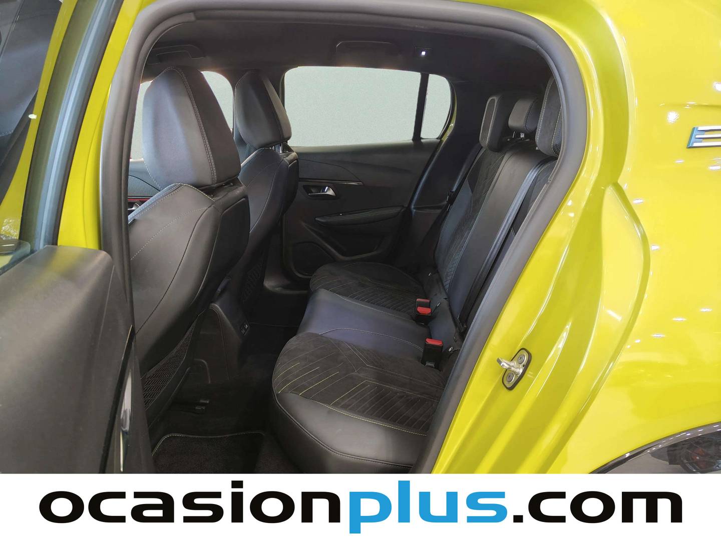 Foto asientos traseros Peugeot e-208 Peugeot e-208 Eléctrico GT (156 CV)