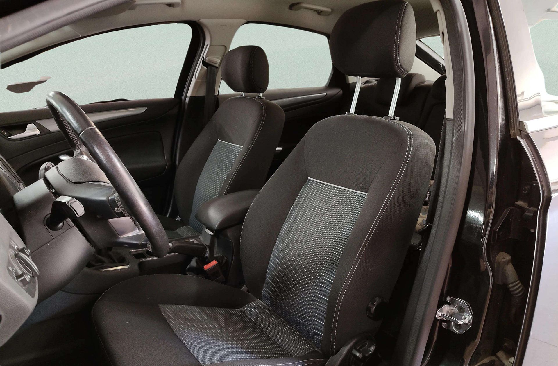 Ford Mondeo 2.0 TDCi Limited Edition - foto 9
