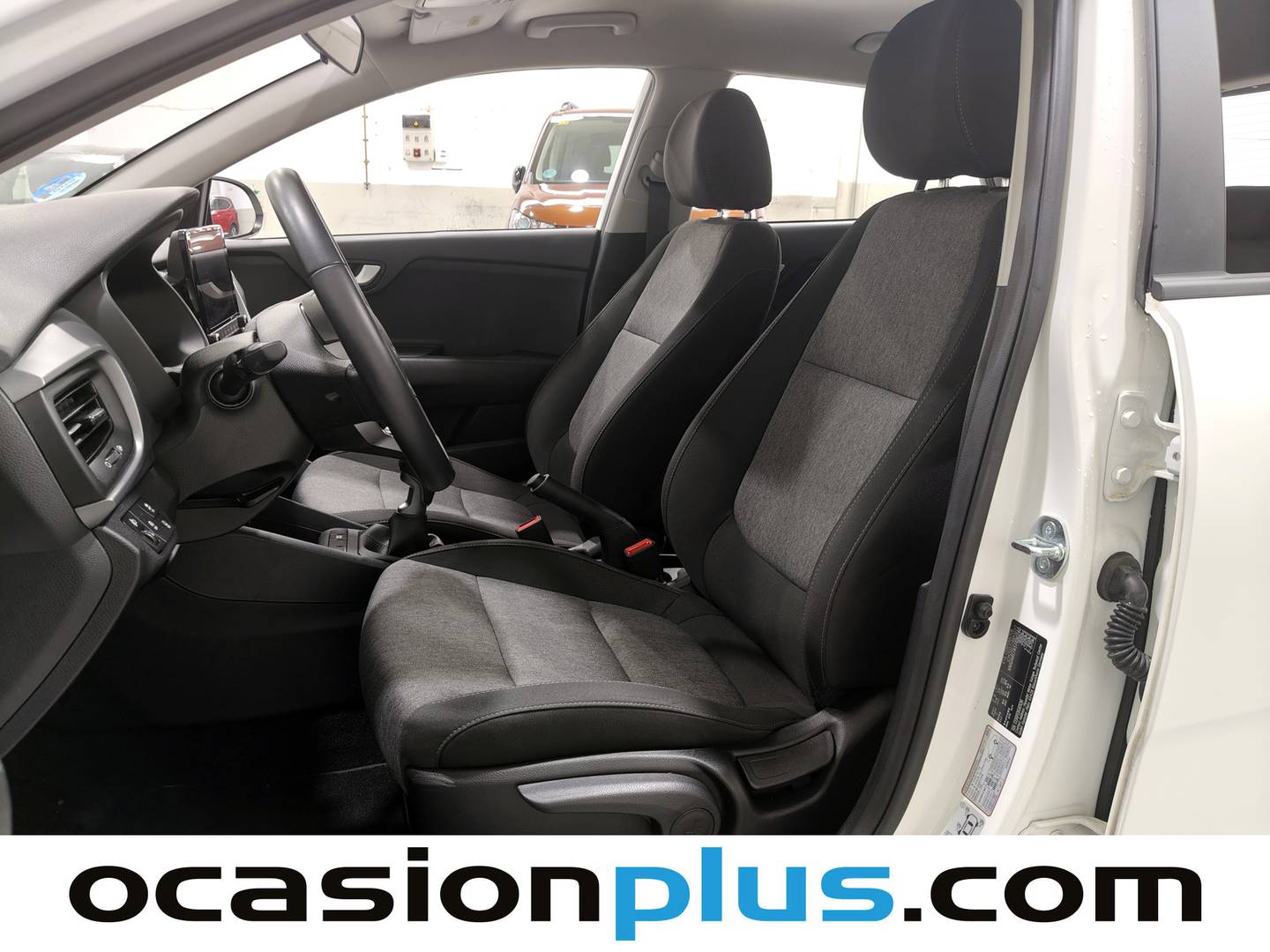 Foto asientos delanteros KIA Stonic KIA Stonic 1.0 T-GDi MHEV MT Concept (100 CV)