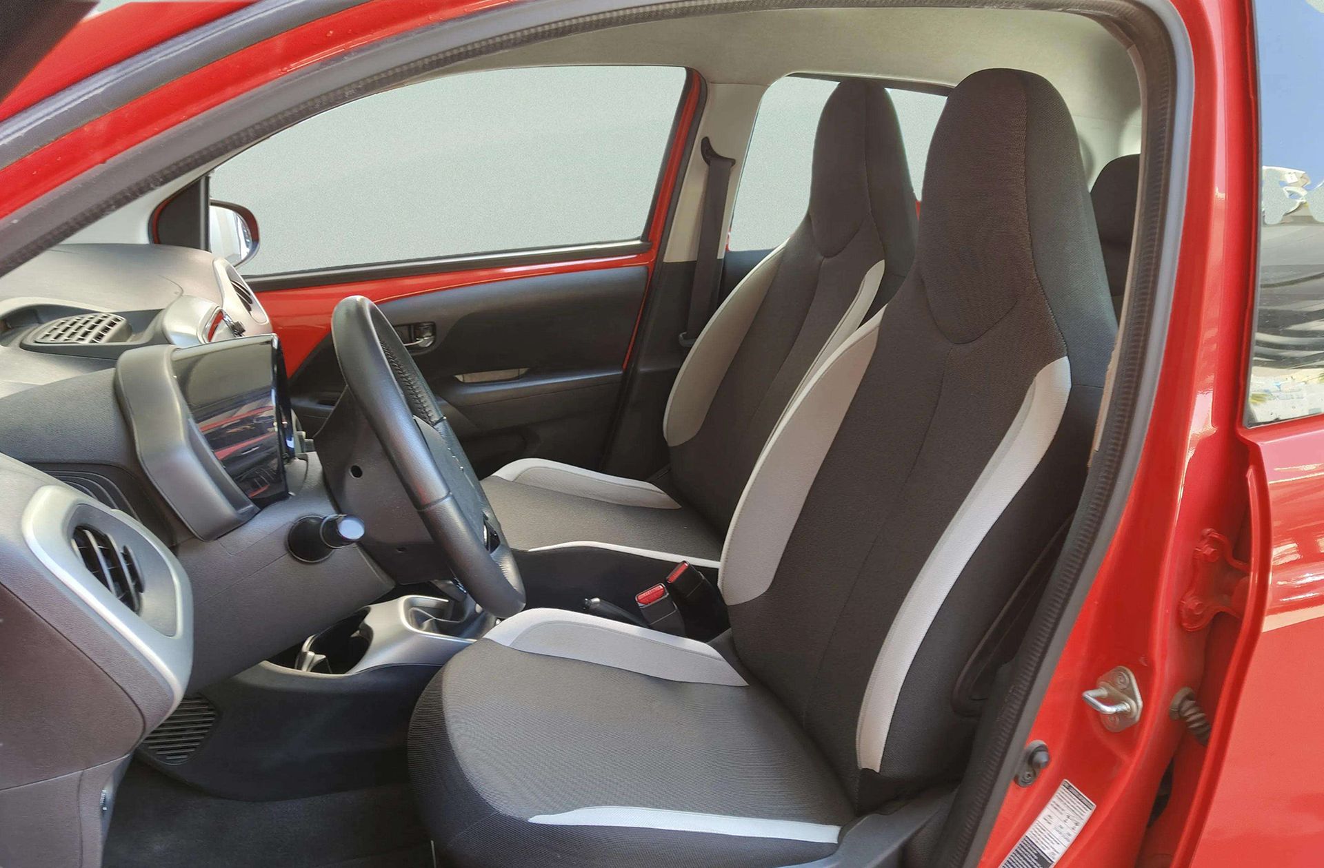 Toyota Aygo 1.0 70 x-play - foto 8