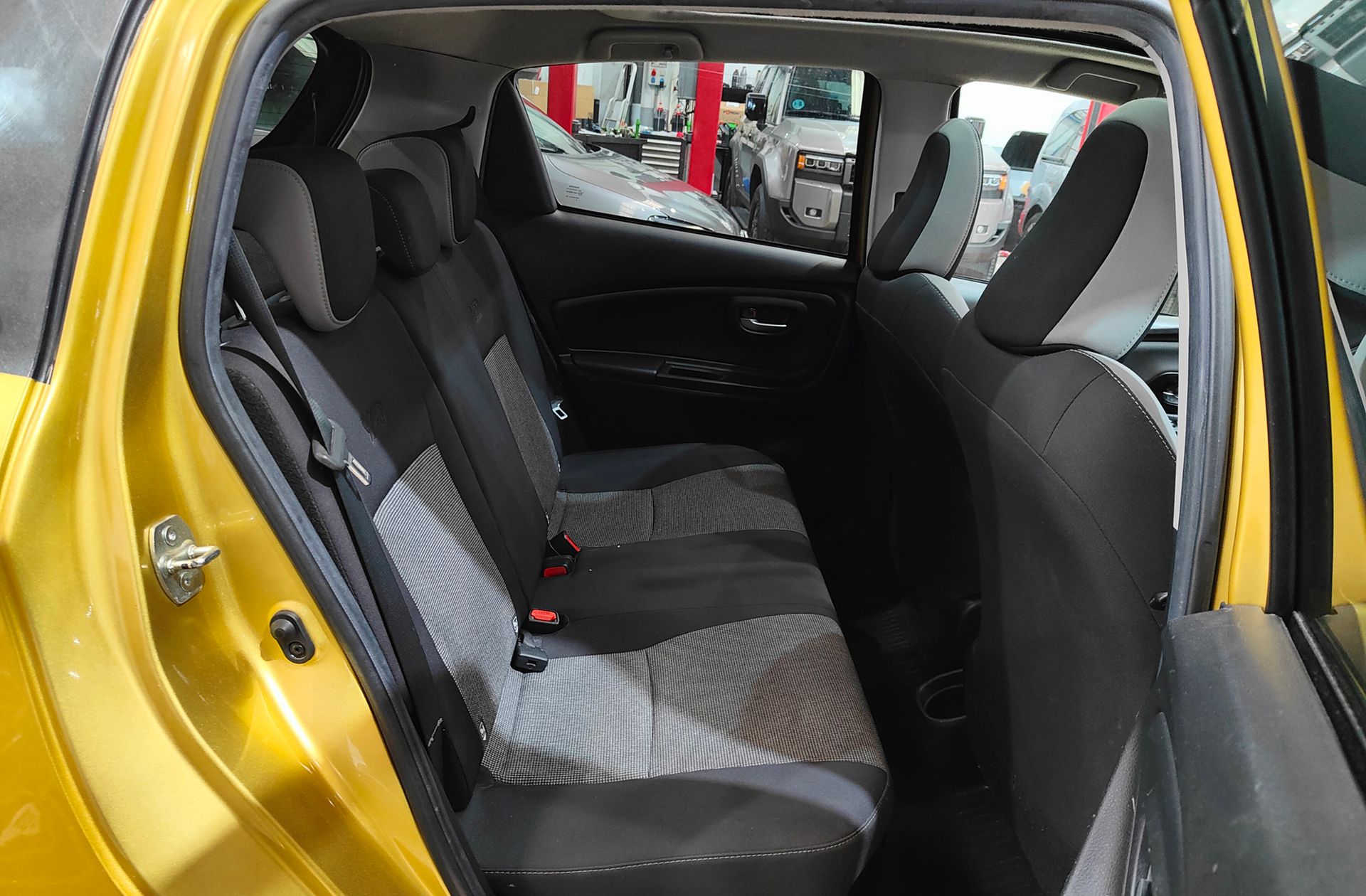 Toyota Yaris 1.5 100H Feel 20 Aniversario - foto 17