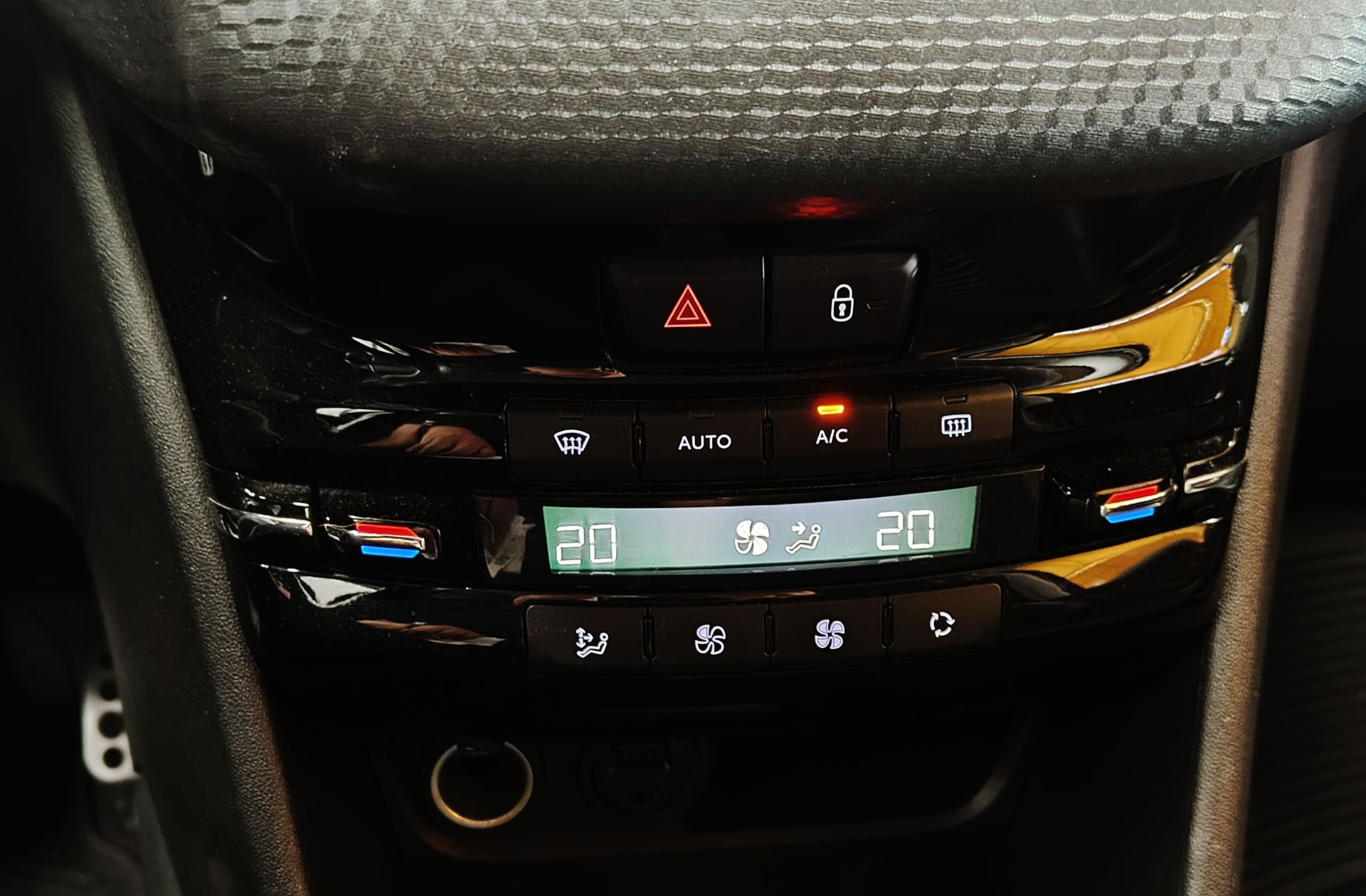 Peugeot 208 1.2 PureTech GT-Line - foto 23
