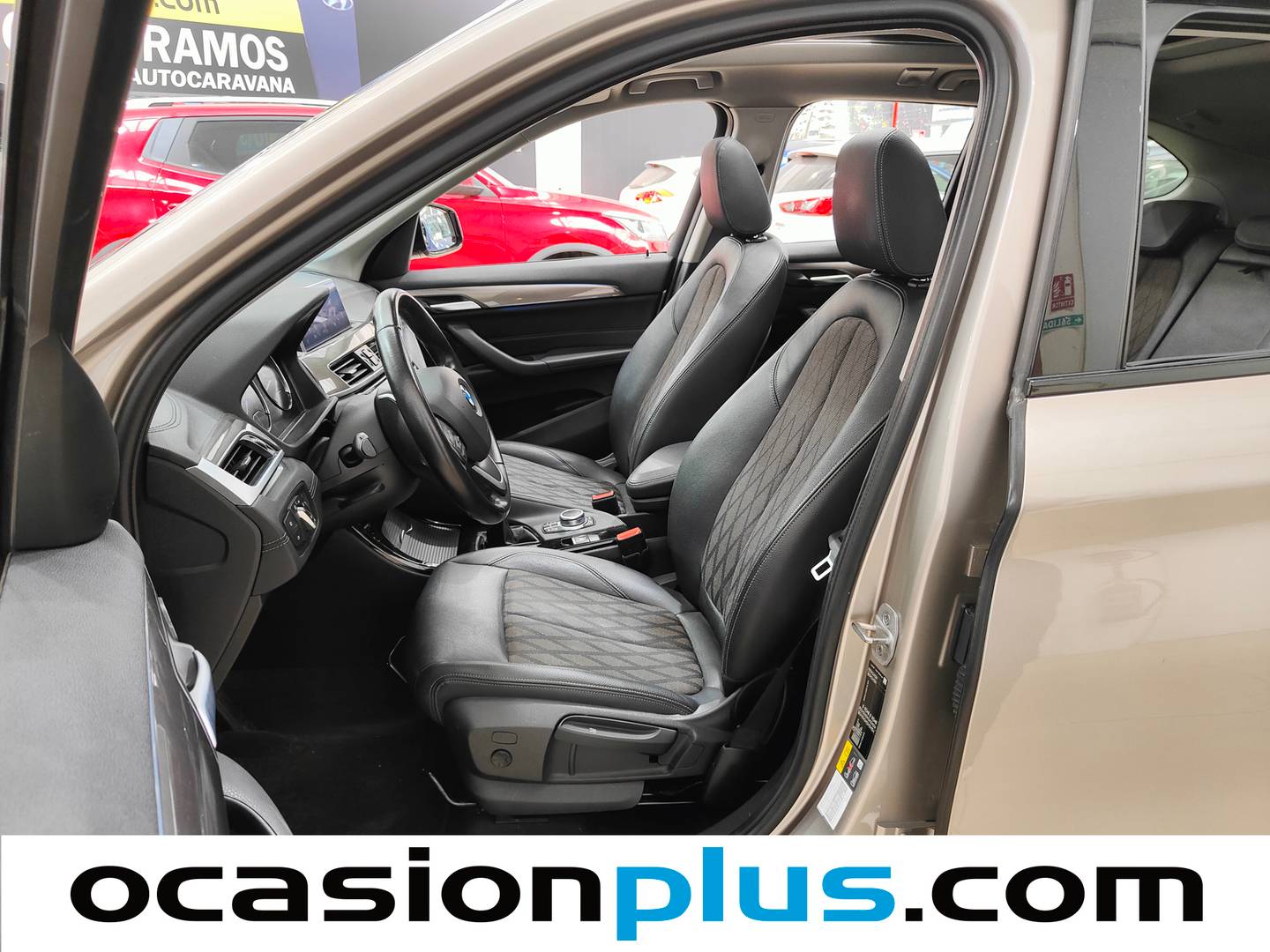 Foto asientos delanteros BMW X1 BMW X1 xDrive25e (220 CV)