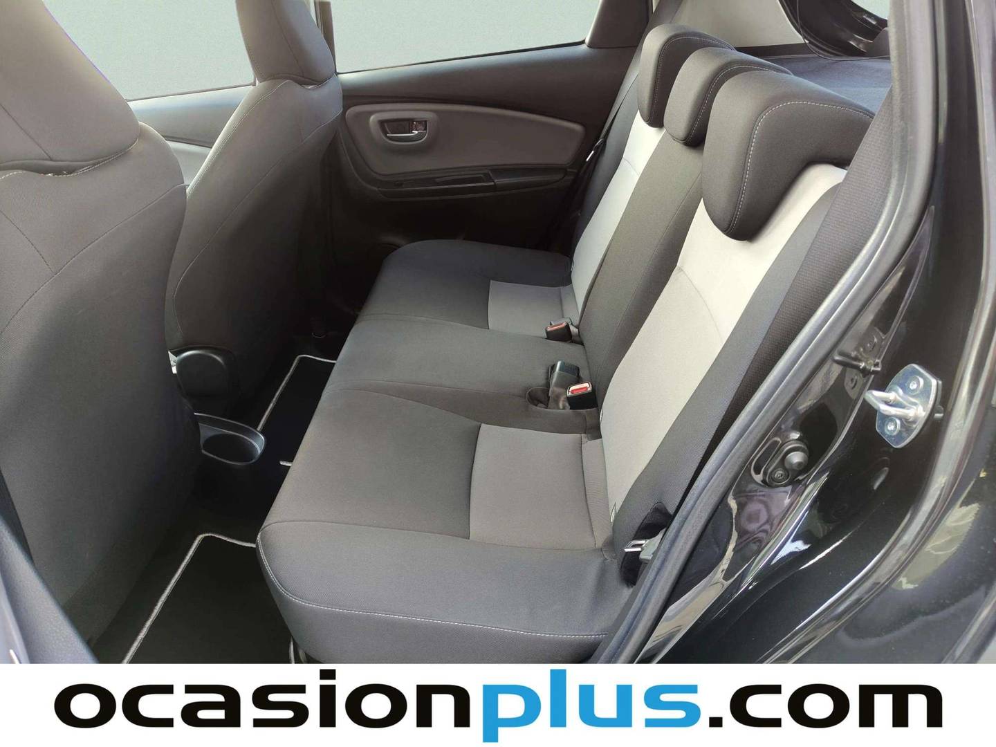 Foto asientos traseros Toyota Yaris Toyota Yaris 1.5 Hybrid Active (100 CV)