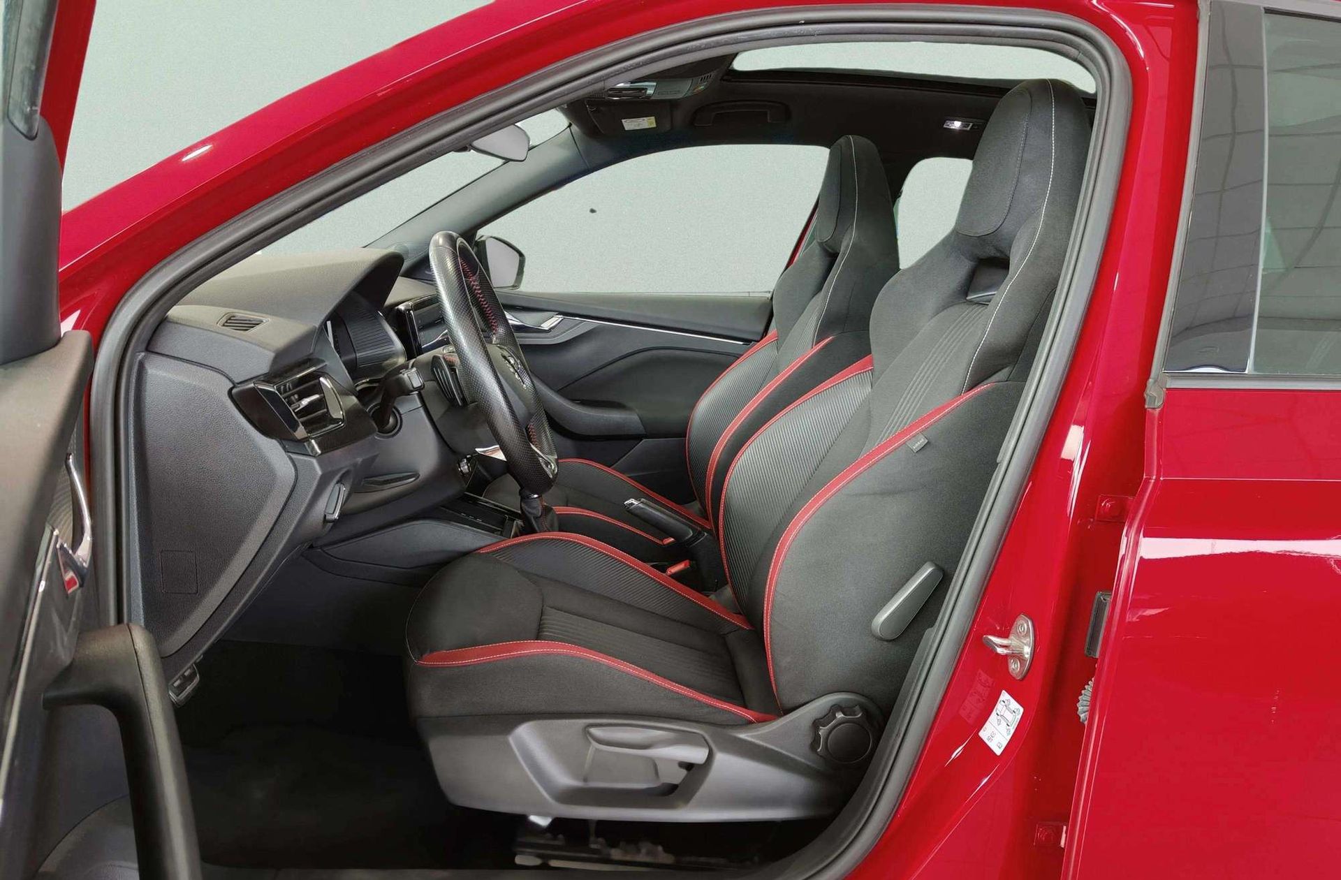 Škoda Kamiq 1.0 TSI Montecarlo DSG - foto 14