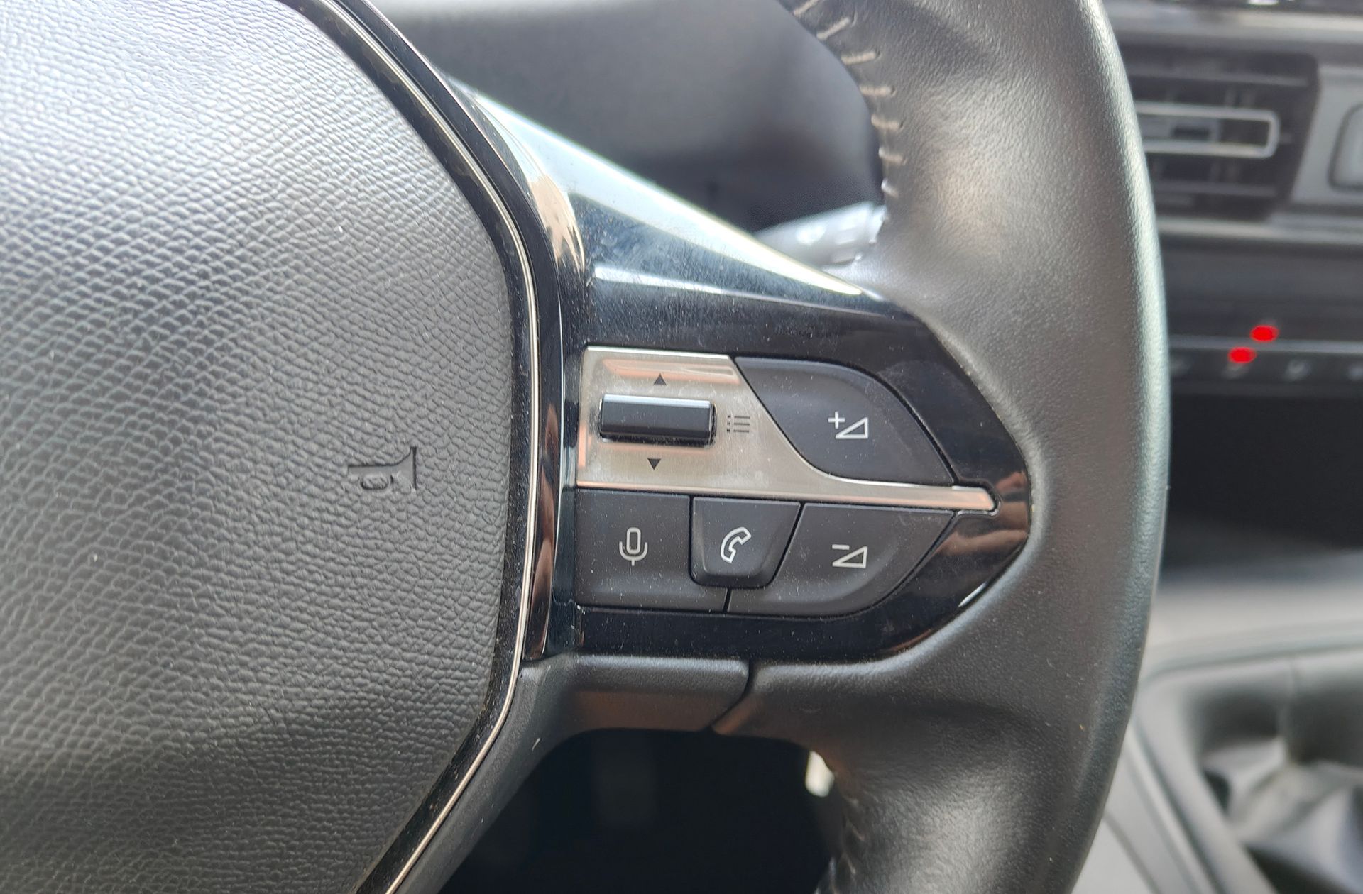 Peugeot Rifter BlueHDi 100 Allure - foto 24