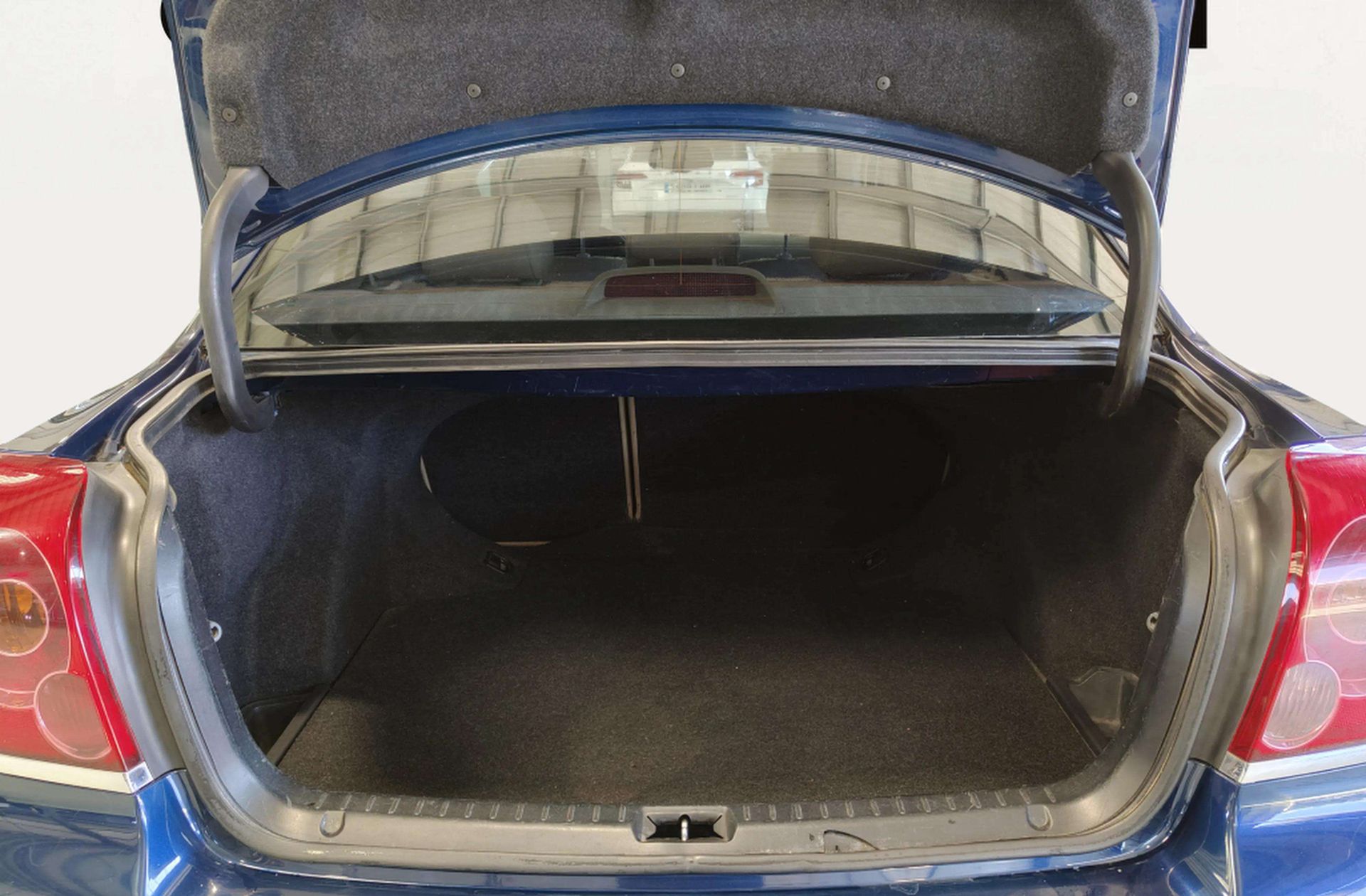 Toyota Avensis 2.0 VVT-I Executive - foto 14