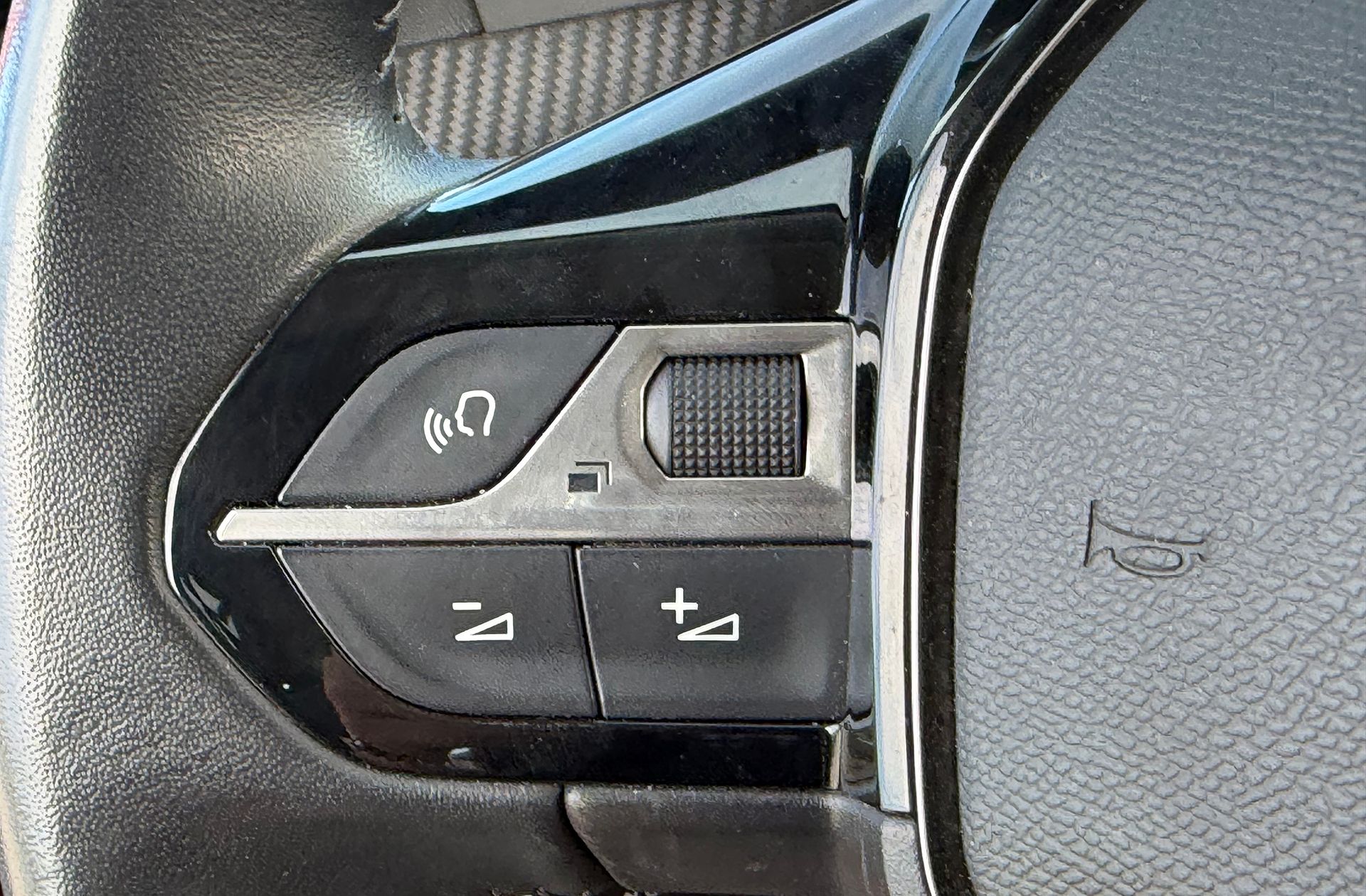 Peugeot 2008 PureTech 100 Allure Pack - foto 24