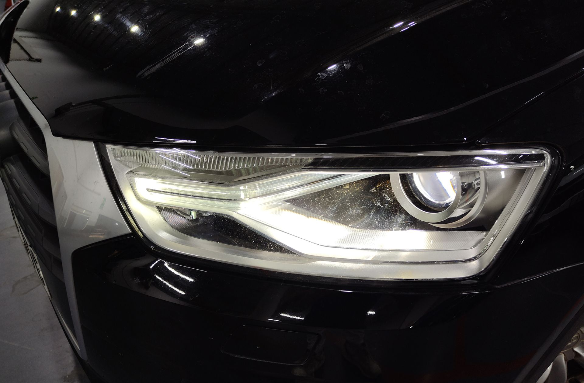 Audi Q3 2.0 TDI Attraction edition - foto 12