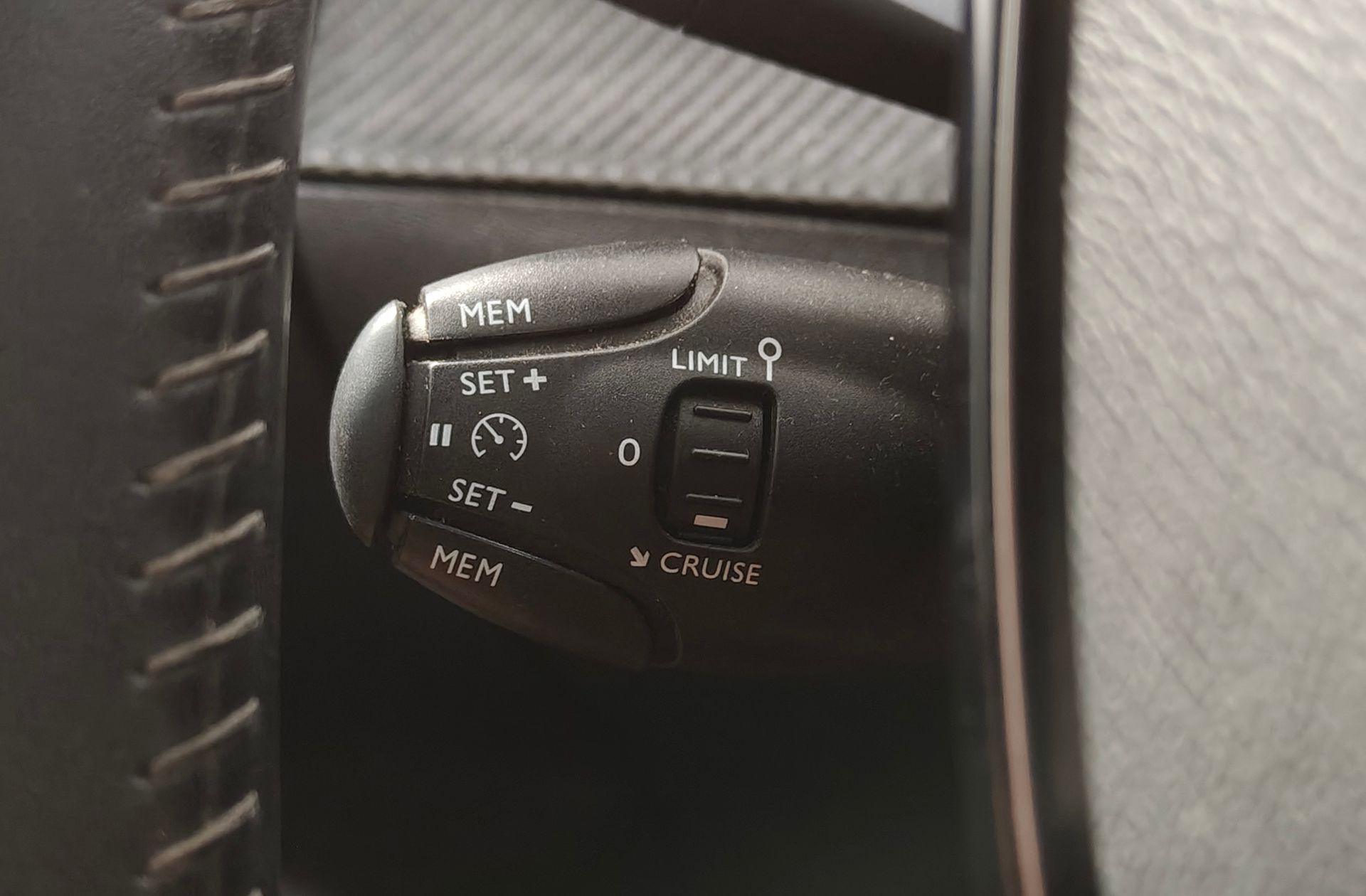 Peugeot 2008 PureTech 130 Allure - foto 26