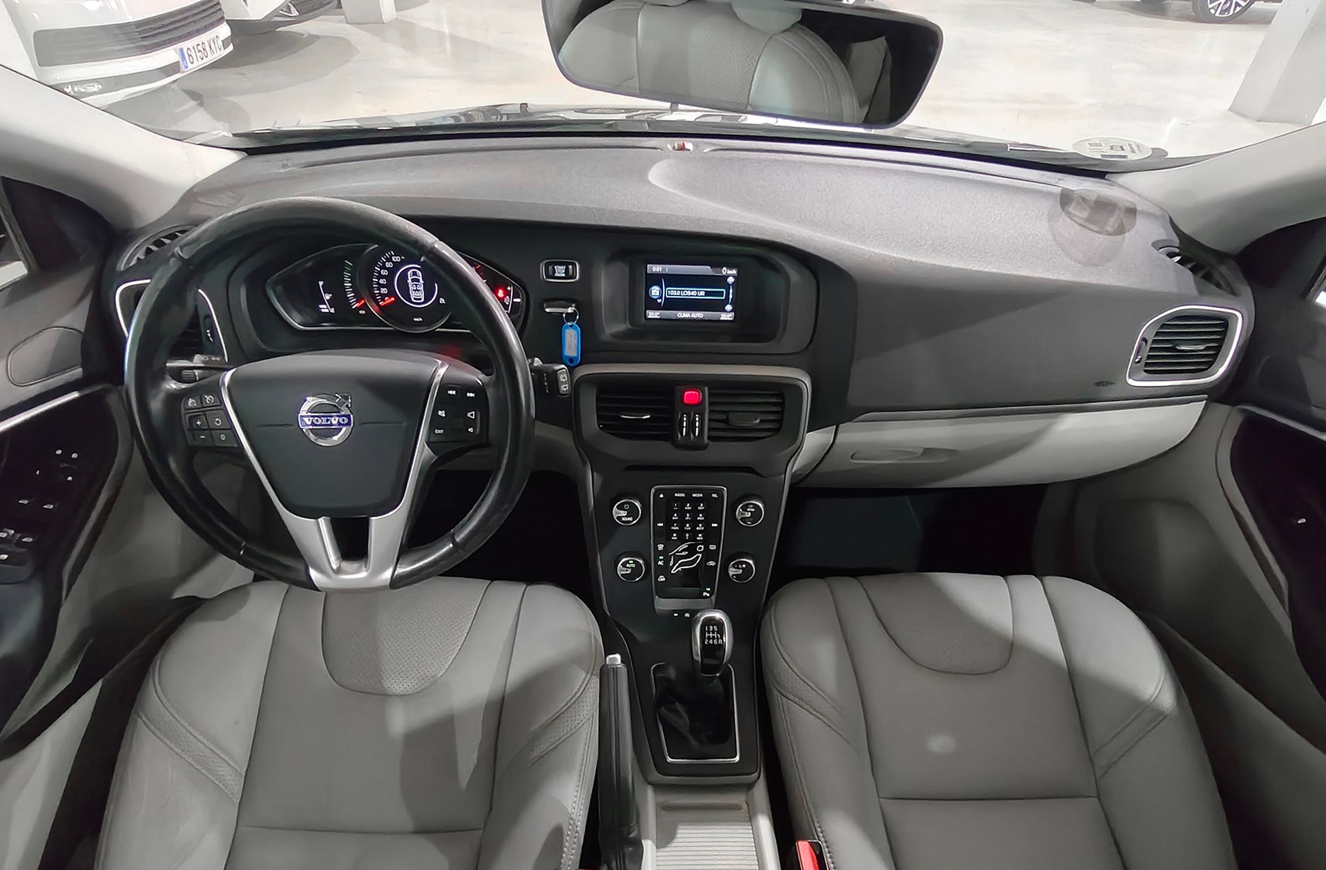 Volvo V40 D3 Momentum - foto 7
