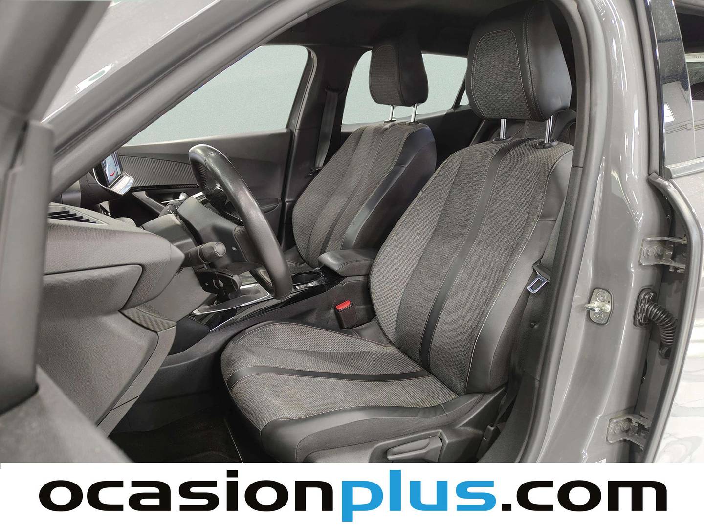Foto asientos delanteros Peugeot 2008 Peugeot 2008 PureTech 100 S&S Allure (100 CV)