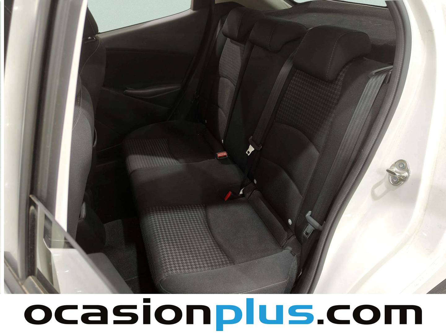 Foto asientos traseros Mazda Mazda2 Mazda Mazda 2 1.5 GE Black Tech Edition (90 CV)