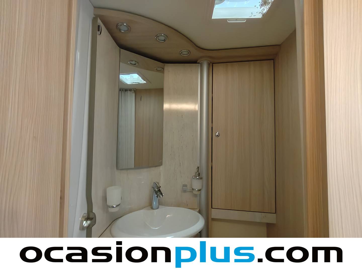 Foto Burstner BT5902 Burstner BT5902 BT5902 Travel Van T-590 (150 CV) 4 Plazas