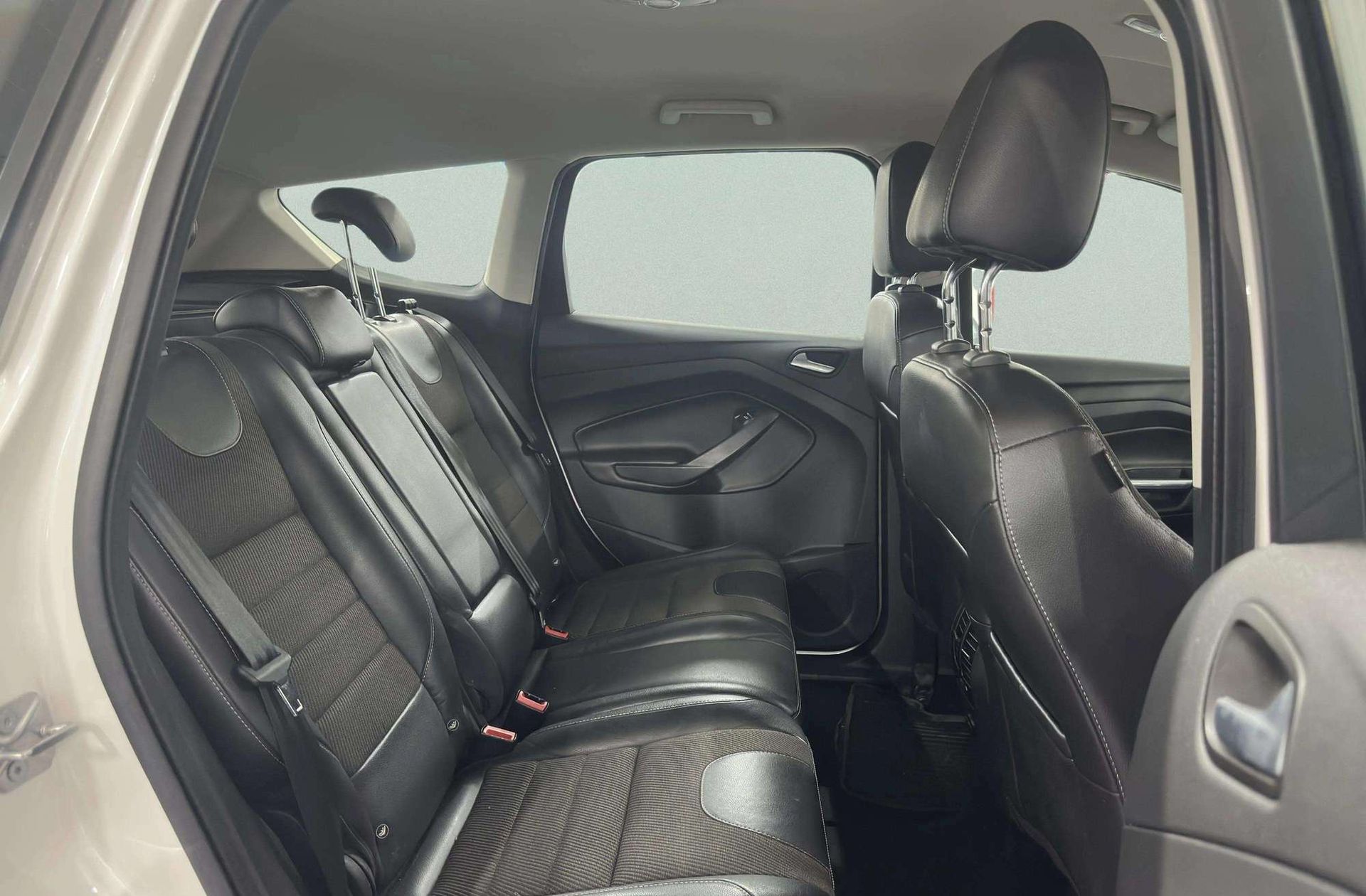 Ford Kuga 1.5 EcoBoost Titanium 4x4 - foto 16