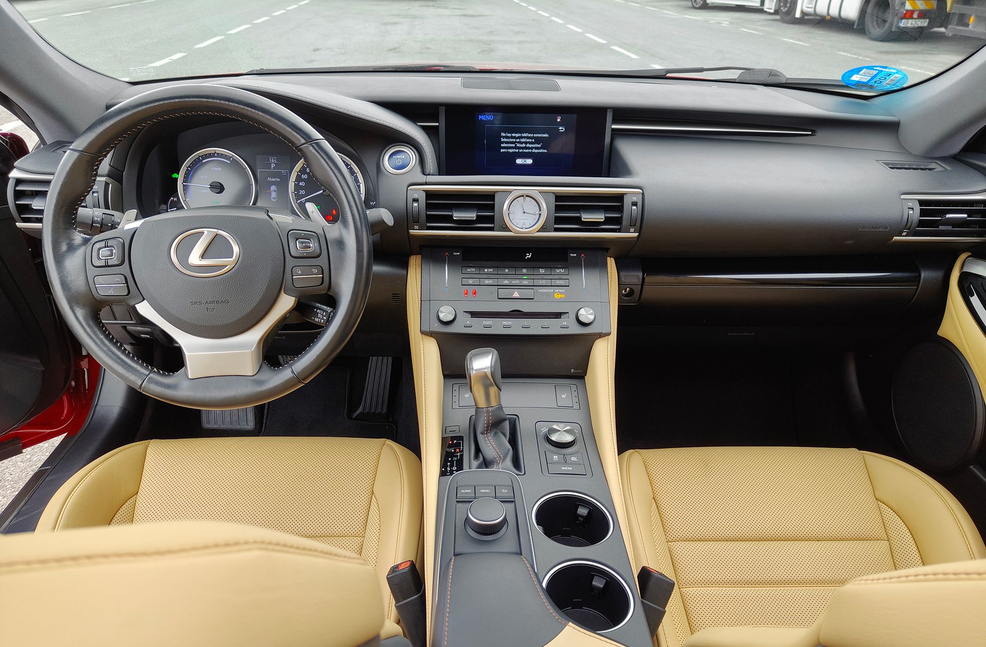 Lexus RC 300h Executive - foto 8
