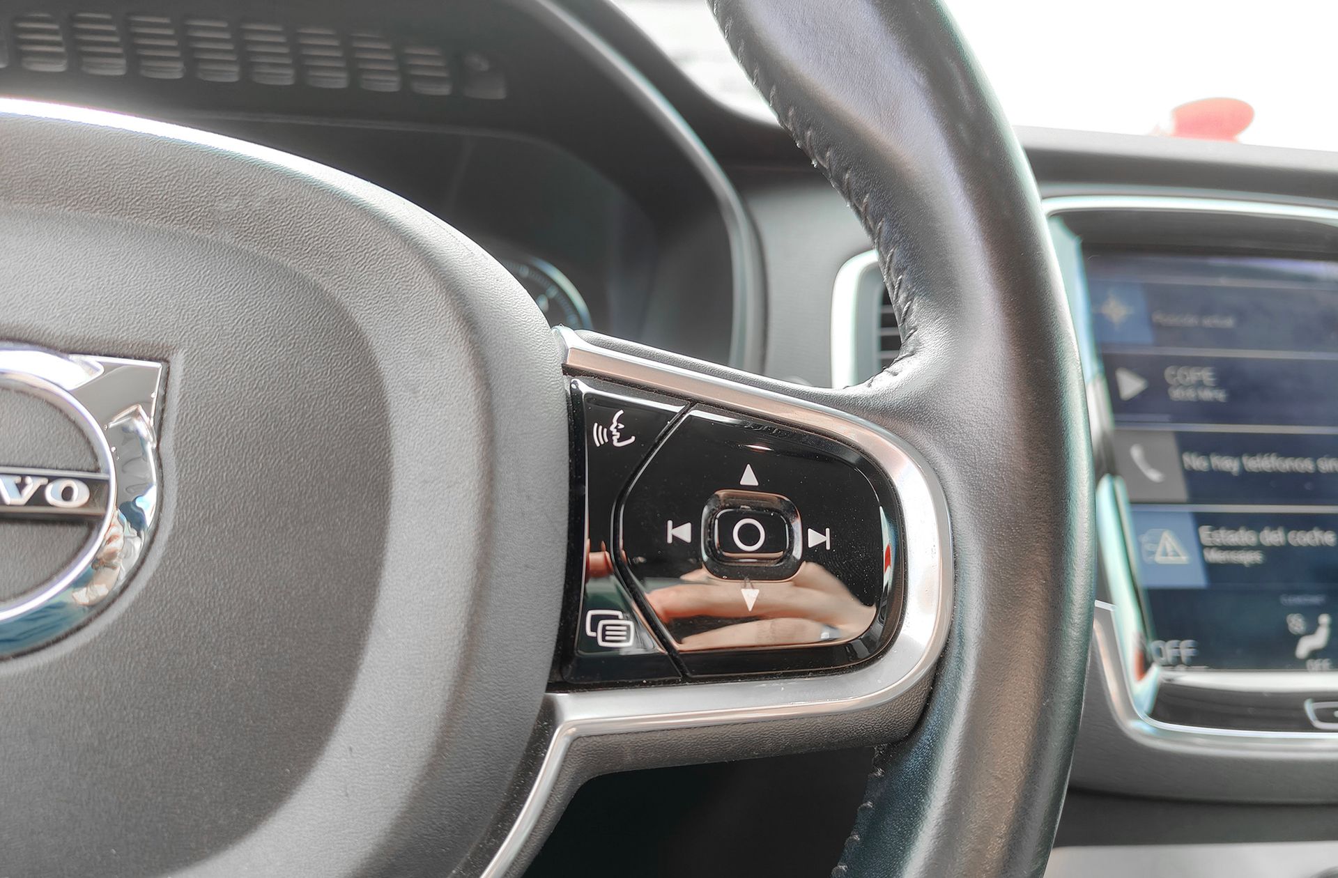 Volvo XC90 D4 Momentum - foto 26
