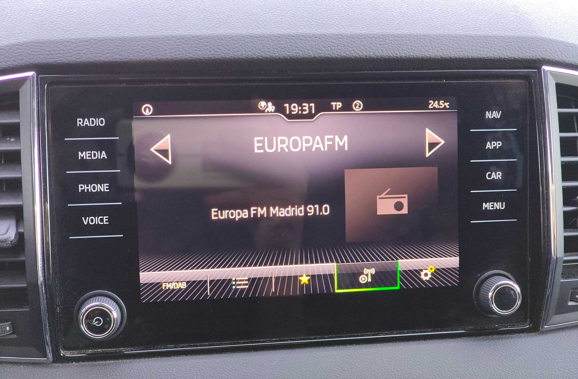 Škoda Karoq 2.0 TDI Selection - foto 36