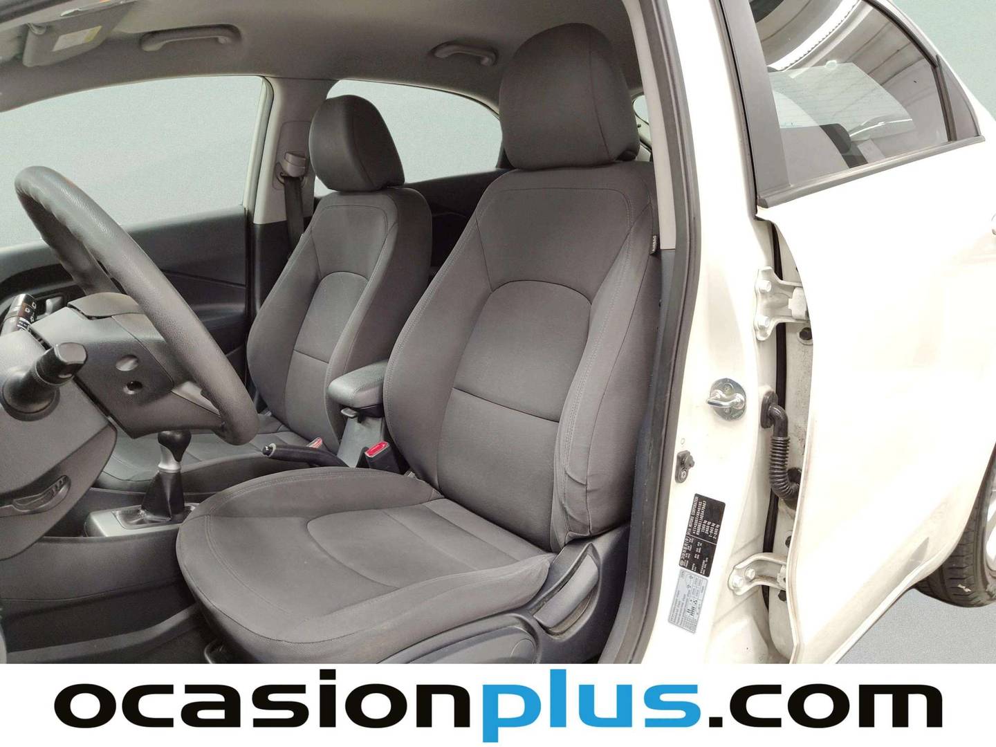 Foto asientos delanteros KIA Rio KIA Rio 1.2 CVVT Drive (84 CV)