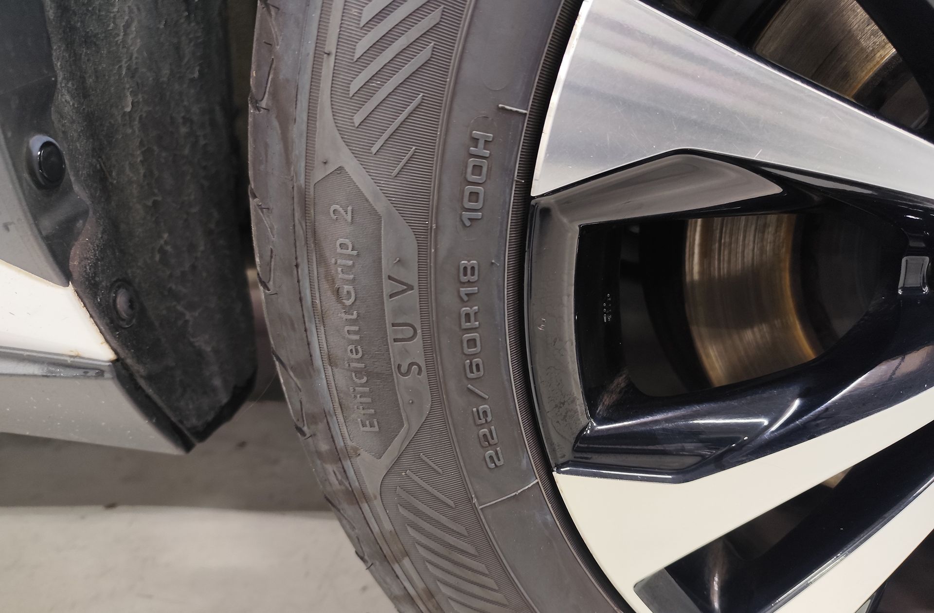 Lexus NX 300h Premium 2WD - foto 37