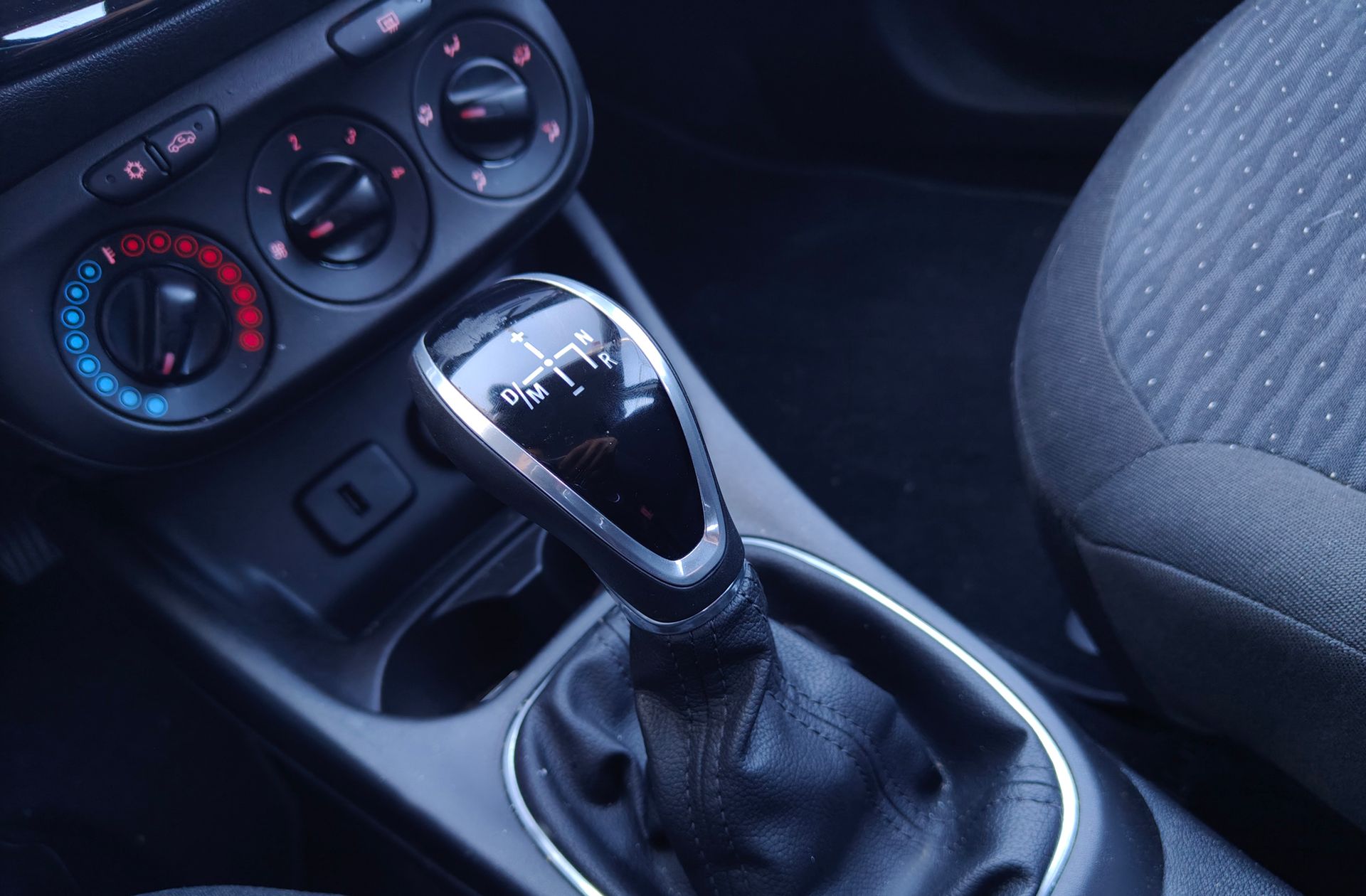 Opel Corsa 1.4 Selective Easytronic - foto 5