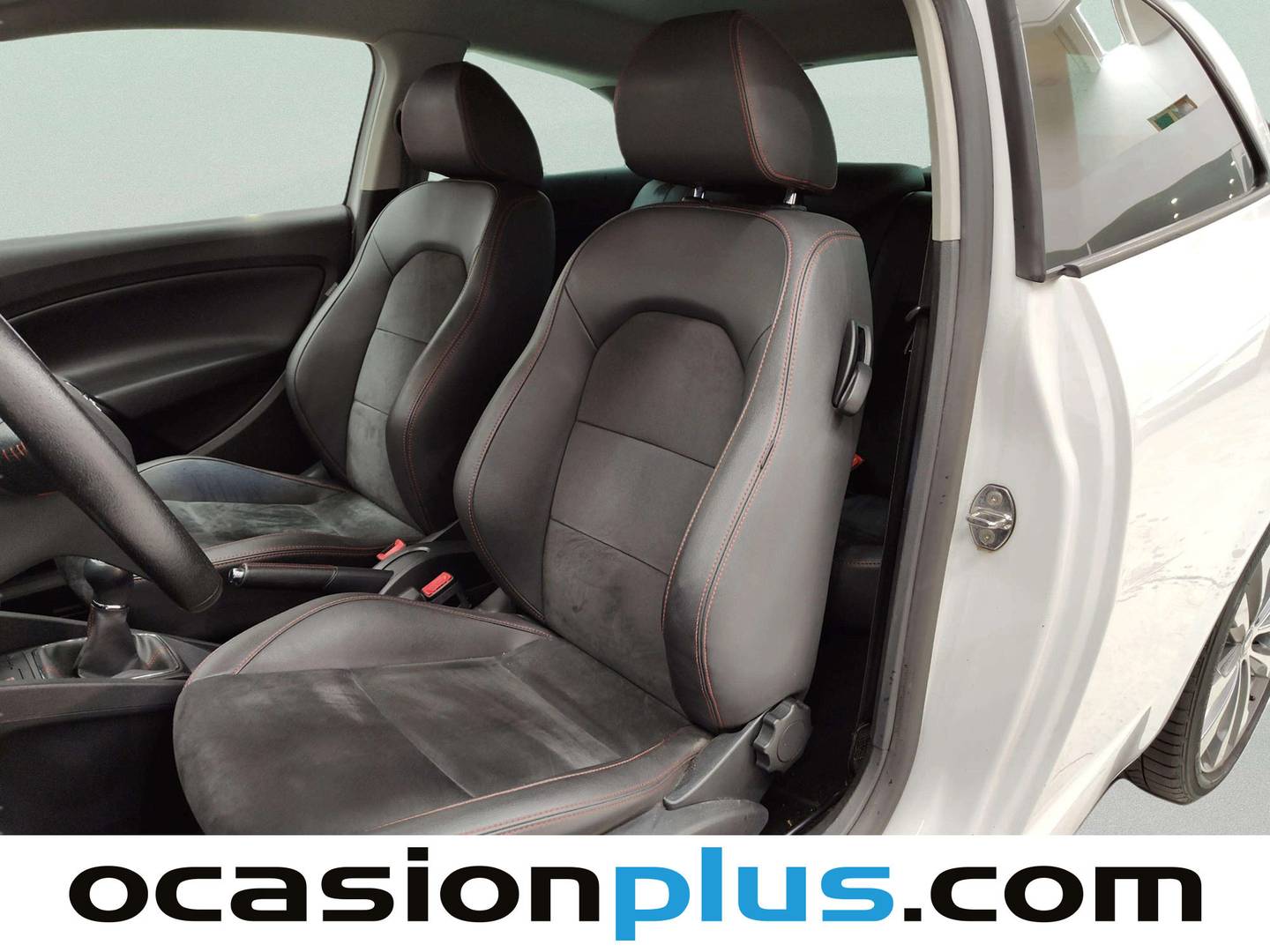 Foto asientos delanteros Seat Ibiza SEAT Ibiza 1.0 EcoTSI FR Ultimate Edition (110 CV)