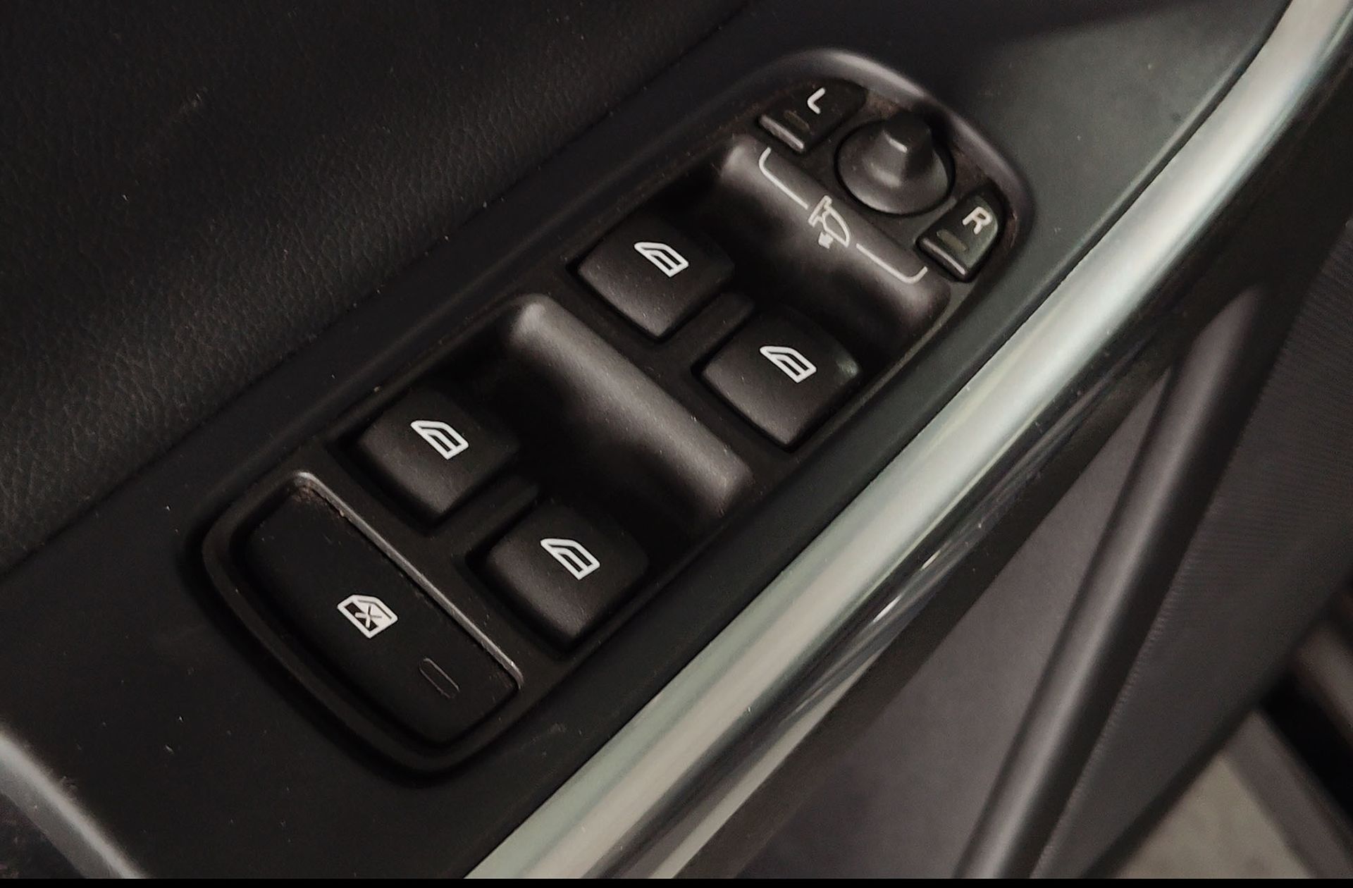 Volvo XC60 D3 Kinetic - foto 34