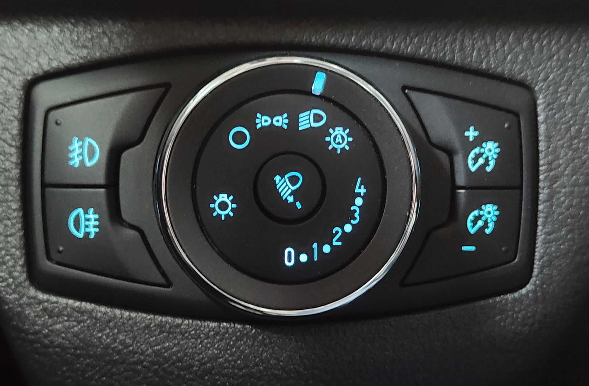 Ford Tourneo Courier 1.0 EcoBoost Titanium - foto 10