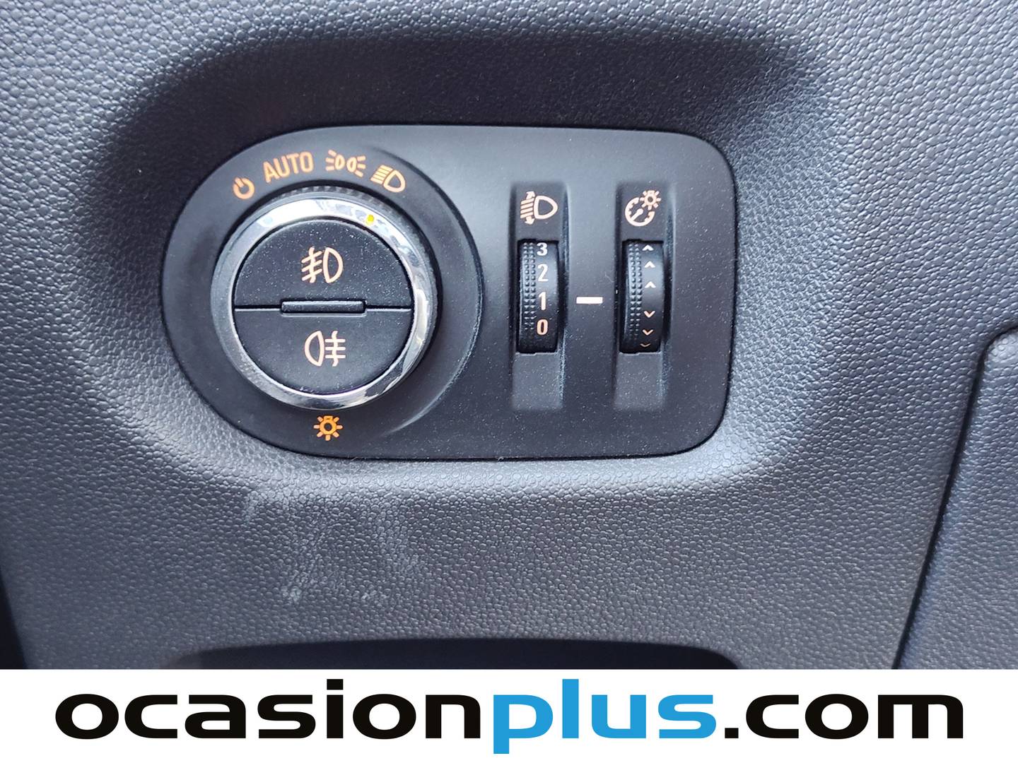 Extras y acabados del Opel Corsa Opel Corsa 1.2 111 Years (85 CV)