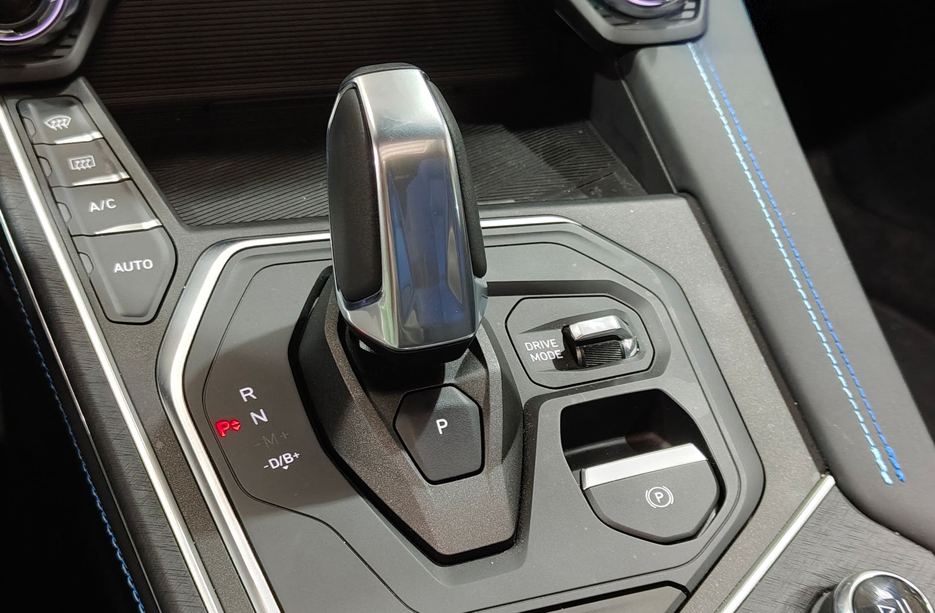 Lynk & Co 01 1.5 PHEV - foto 5