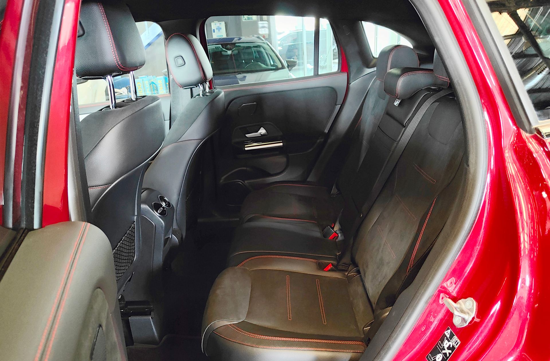 Mercedes-Benz GLA 250 e Pack AMG - foto 11