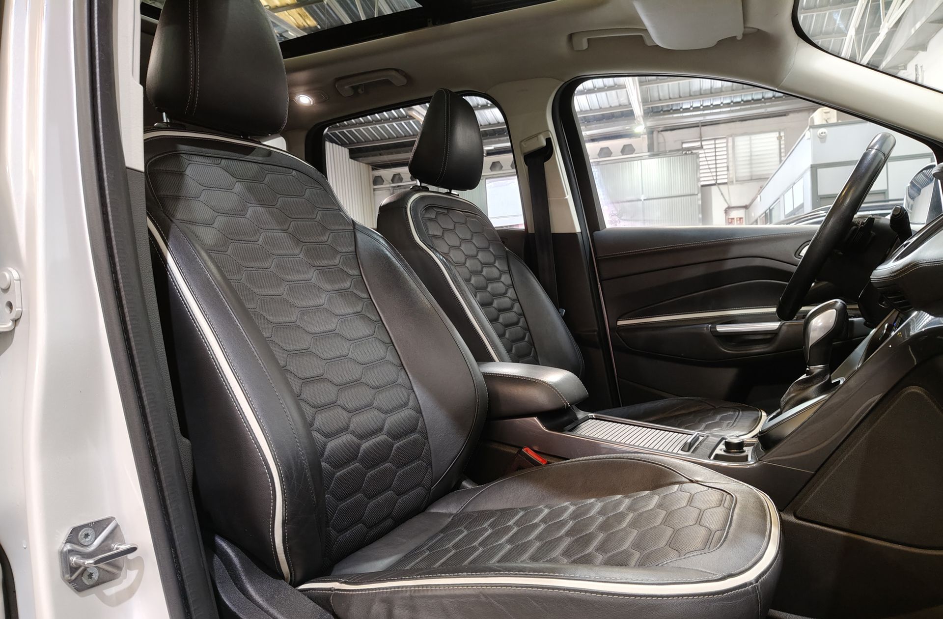 Ford Kuga 2.0 TDCi Vignale 4x4 Powershift - foto 15