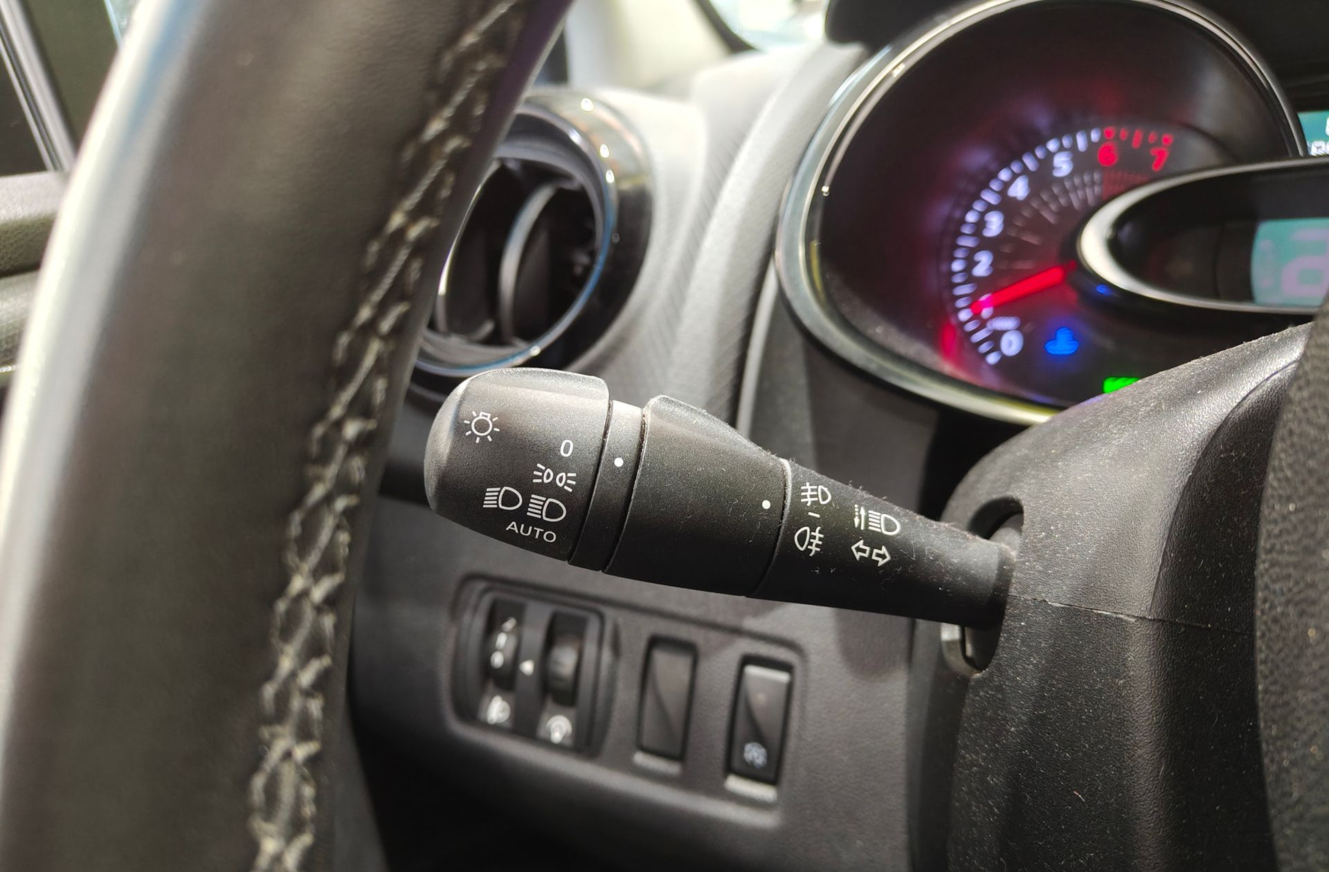 Renault Clio Limited TCe - foto 22