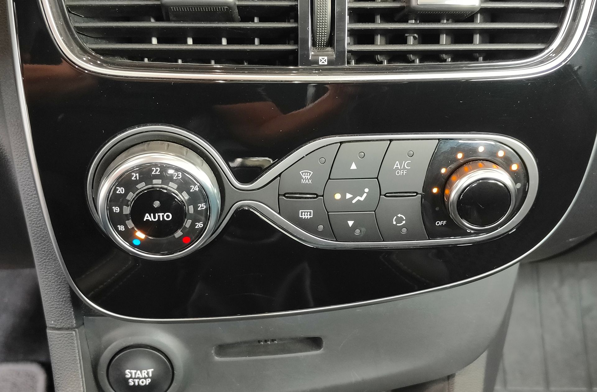 Renault Clio Zen TCe - foto 34
