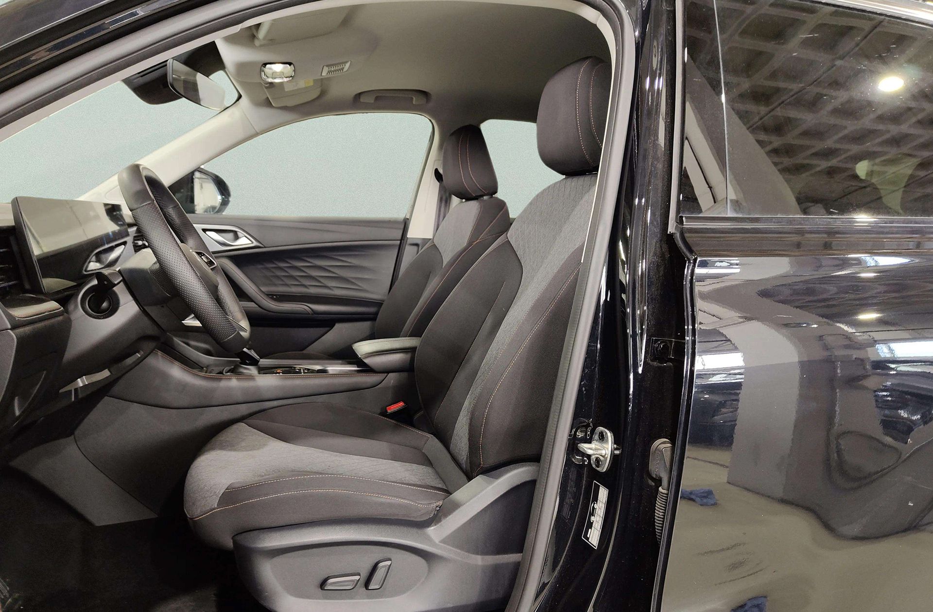 MG HS 1.5T Comfort DCT - foto 11