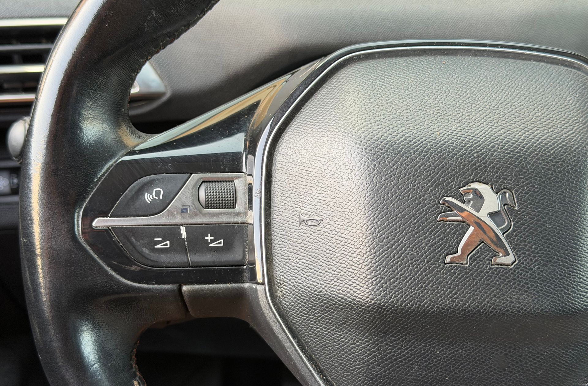 Peugeot 5008 1.2L PureTech Active 7 plazas - foto 25