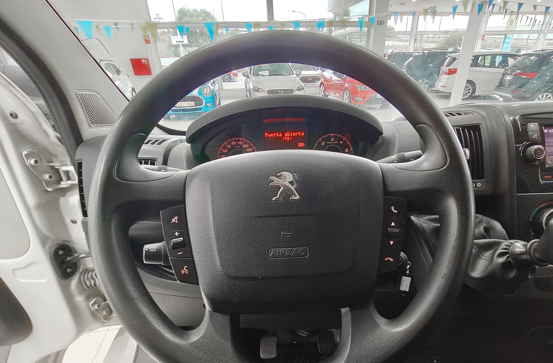 Peugeot Boxer Furgon BlueHDi 140 330 L1H1 - foto 18