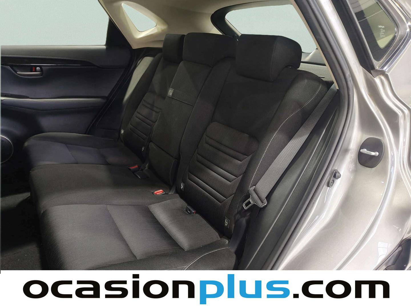 Foto asientos traseros Lexus NX Lexus NX 300h Corporate 2WD (197 CV)