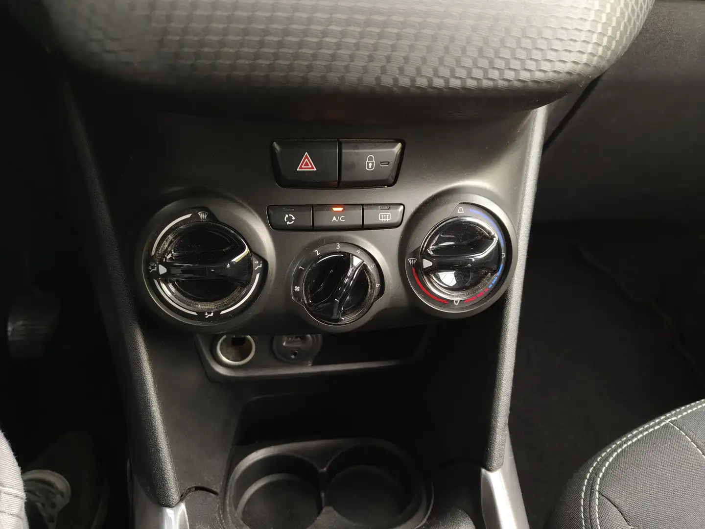 Foto Peugeot 2008 Peugeot 2008 BlueHDi 100 S&S Active (100 CV)