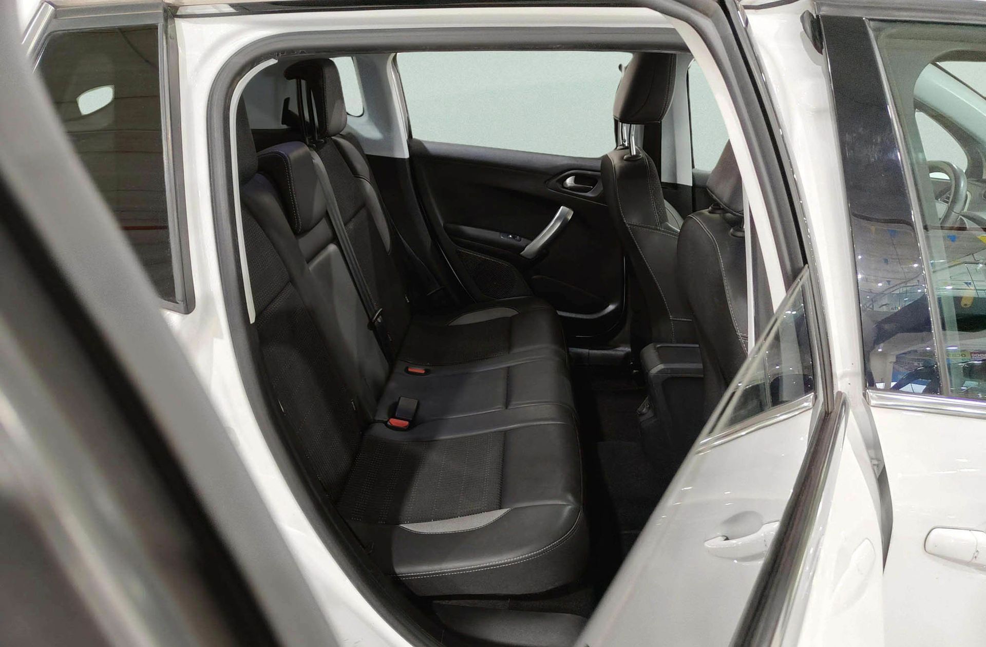 Peugeot 2008 PureTech 110 Allure - foto 17
