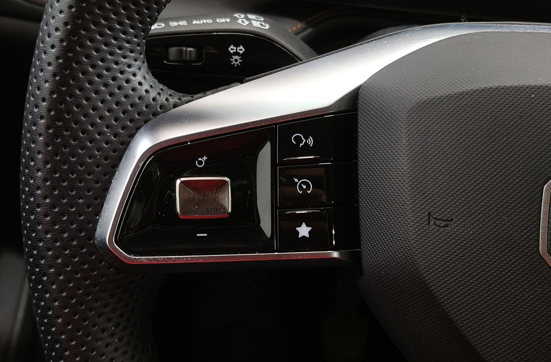 MG HS 1.5T Luxury - foto 28