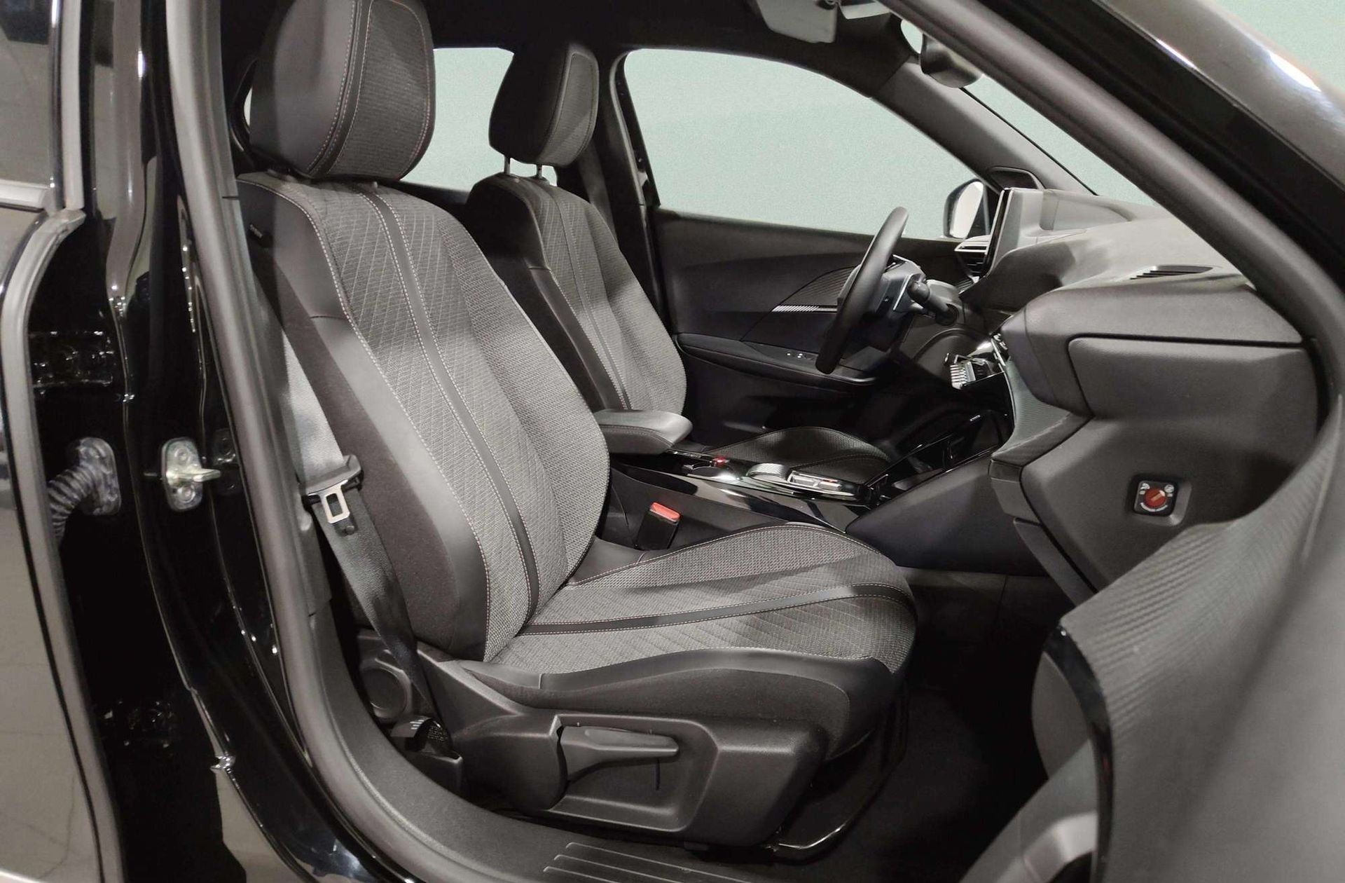 Peugeot 2008 Allure Hybrid eDCS6 - foto 18