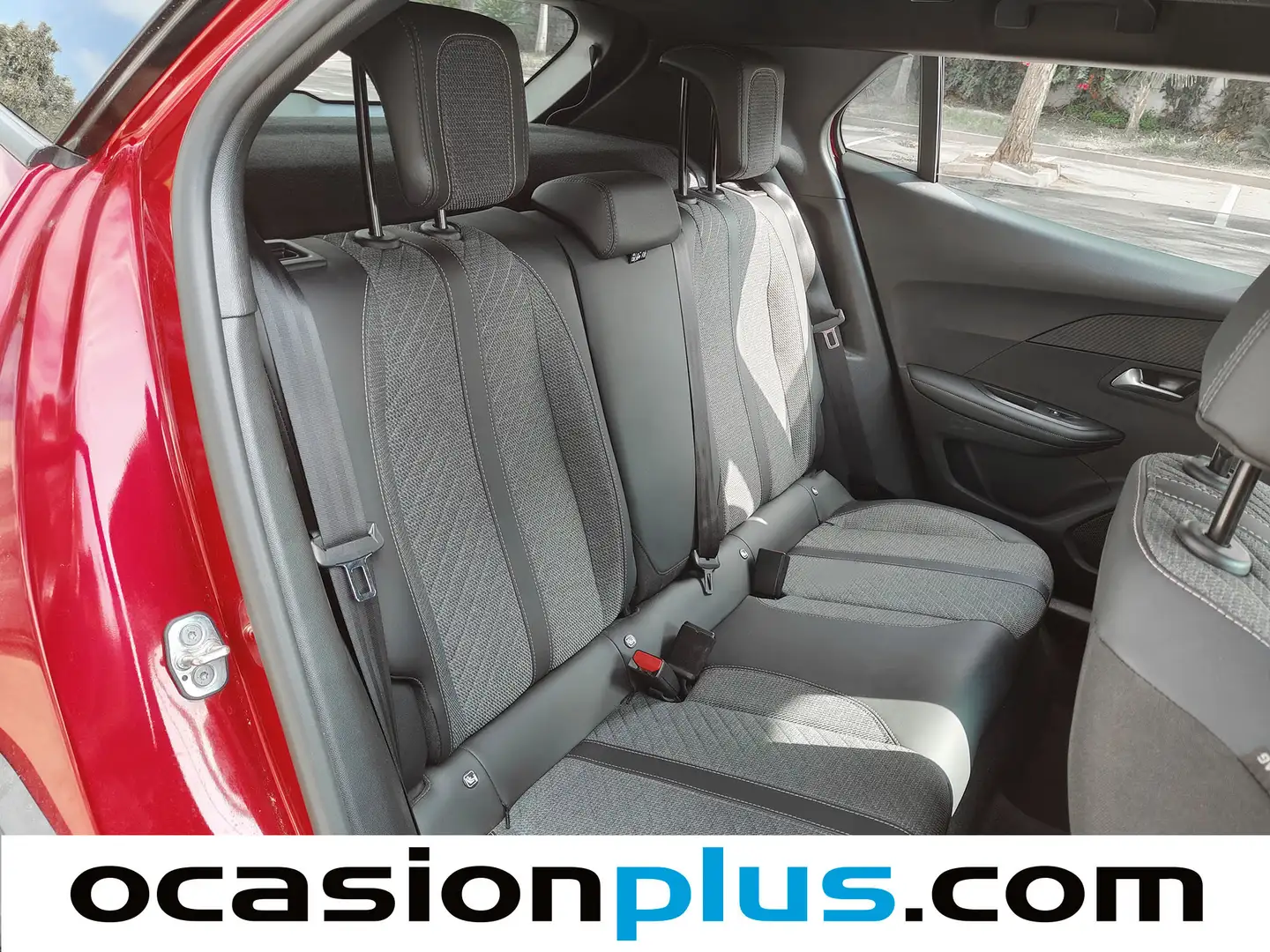 Foto Peugeot 2008 Peugeot 2008 Allure Hybrid eDCS6 (136 CV)