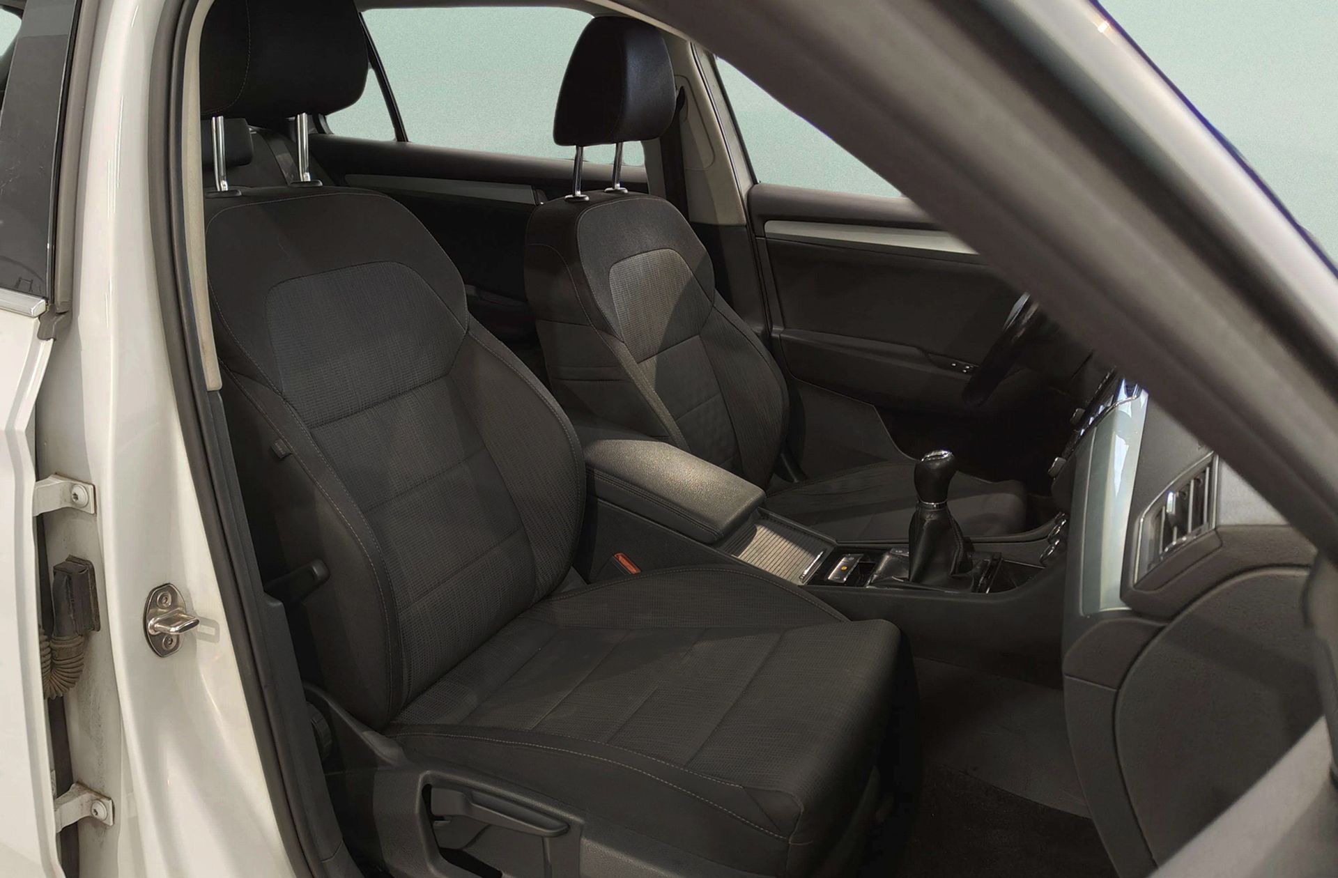 Škoda Superb Combi 2.0 TDI Ambition - foto 19