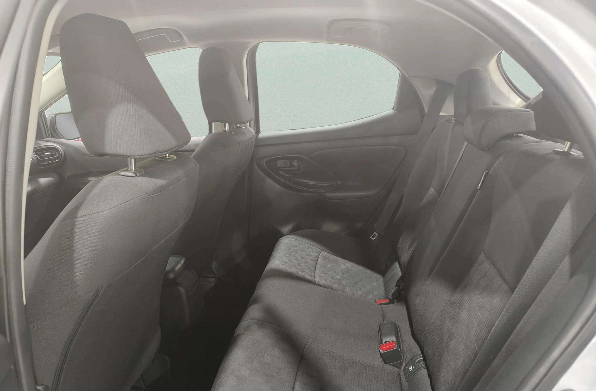 Toyota Yaris 120H Active Plus - foto 10