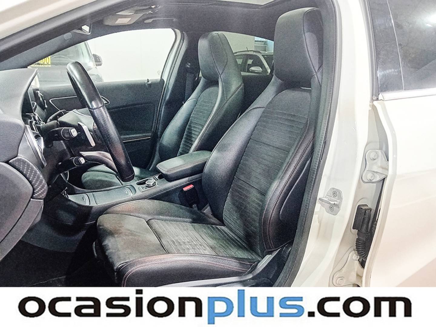 Foto Mercedes Clase A Mercedes-Benz Clase A 180 Pack AMG (122 CV)