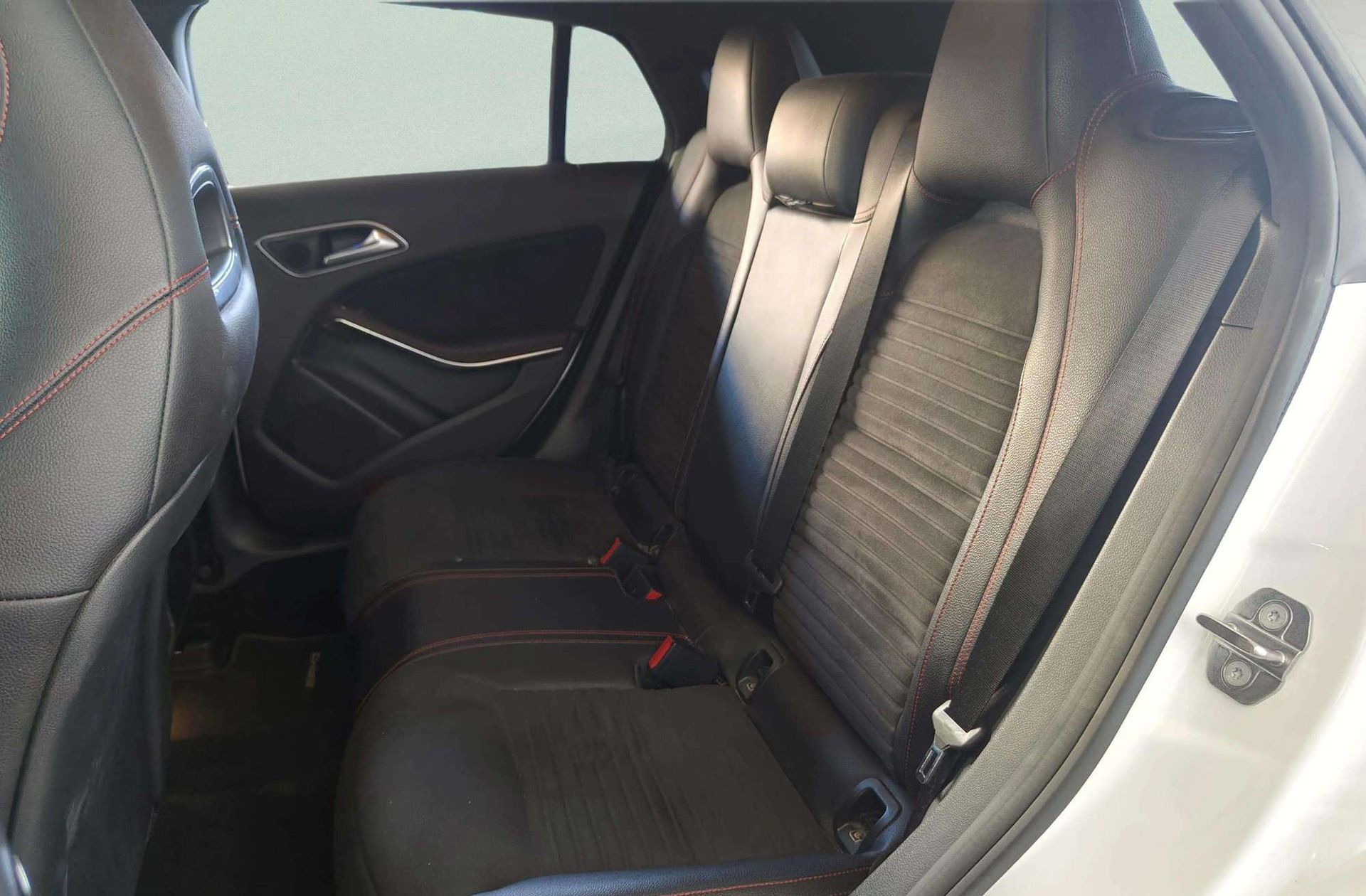 Mercedes-Benz CLA Shooting Brake 200 Pack AMG - foto 10