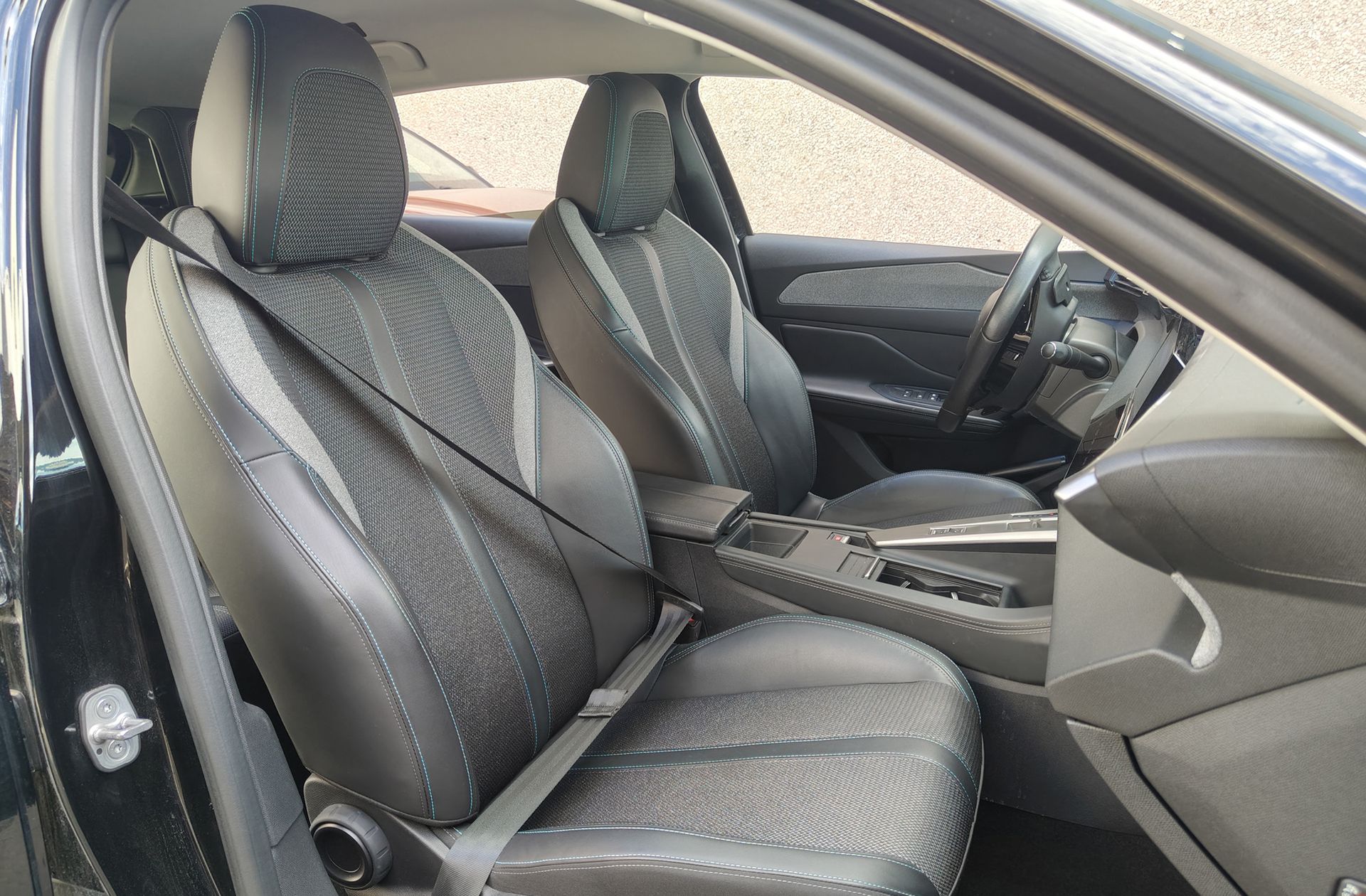 Peugeot 308 Allure BlueHDi 130 EAT8 - foto 18