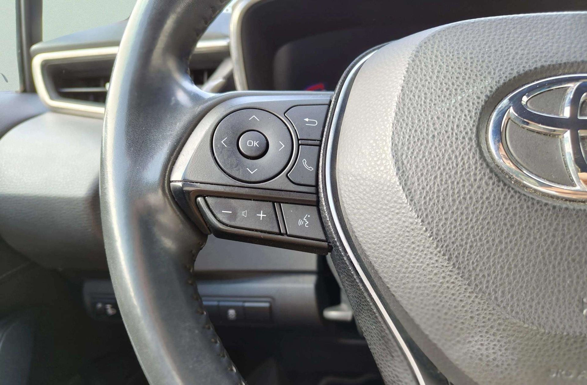 Toyota Corolla 1.8 125 Híbrido Active Tech E-CVT - foto 28
