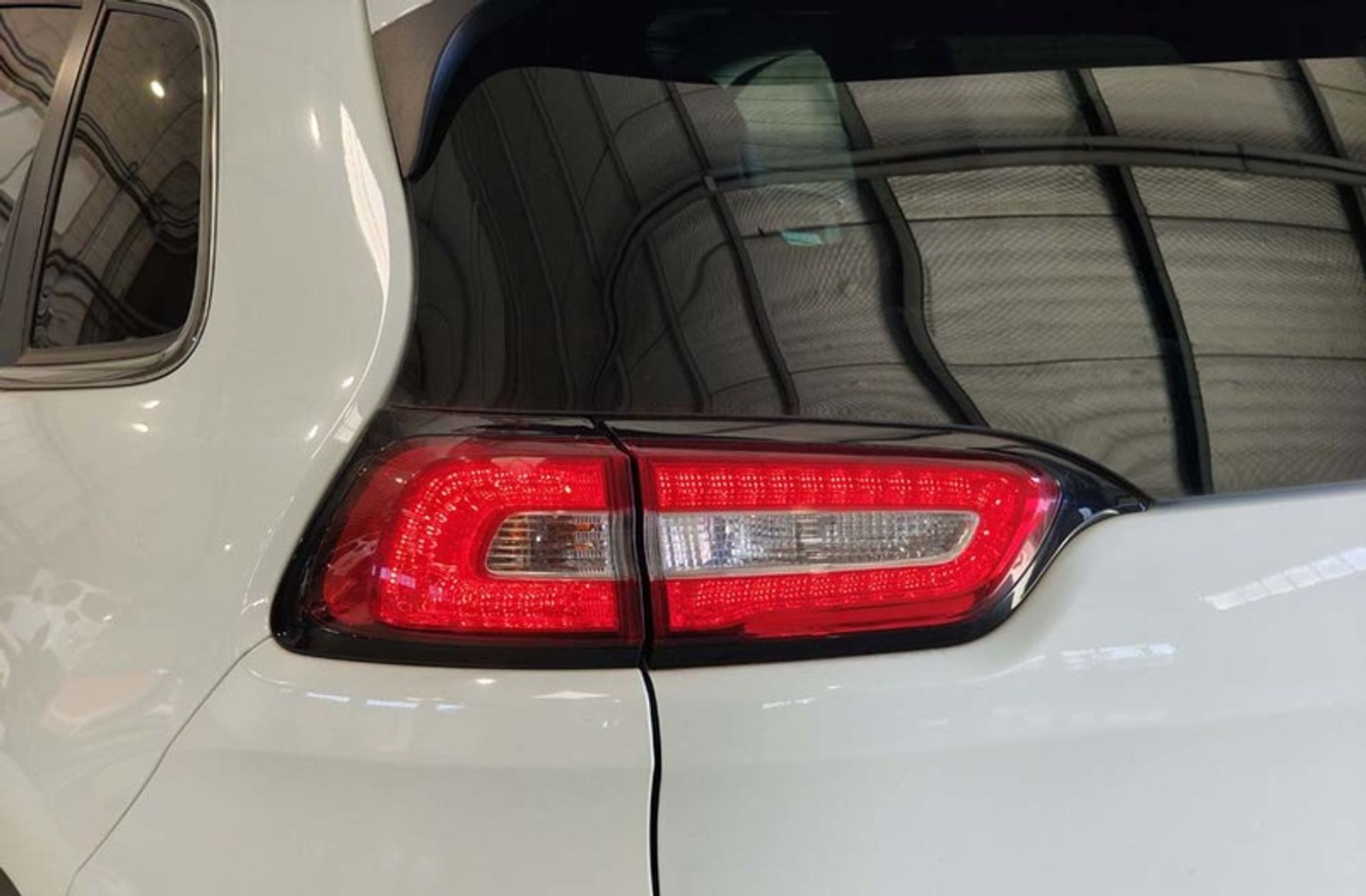 Jeep Cherokee 2.0 CRD Limited 4x2 - foto 19